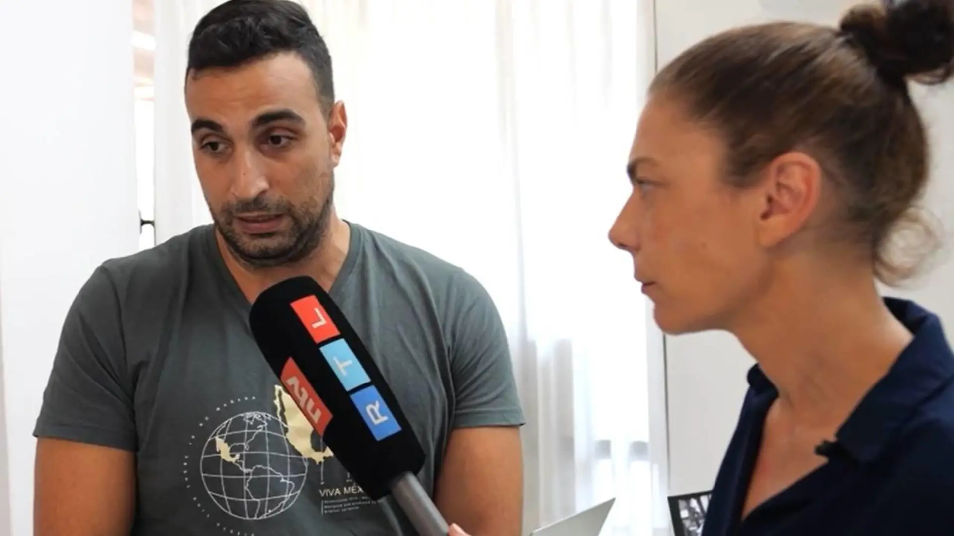 Yoni Asher im Interview mit RTL-Reporterin Raschel Blufarb.