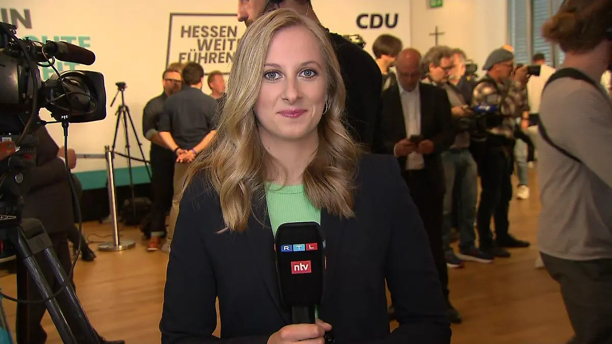 RTL Hessen-Reporterin verfolgte die Wahlparty bei der CDU Hessen live im Landtag.