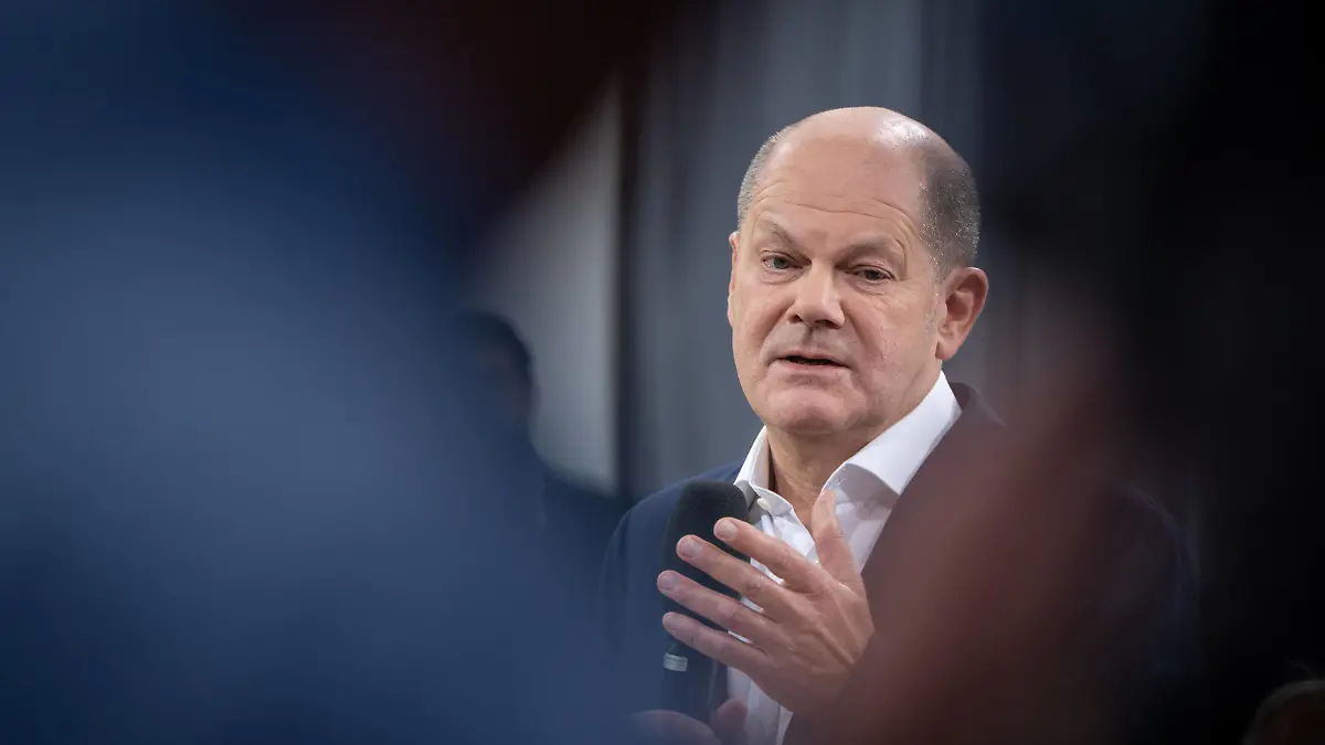 Veranstaltungsreihe KanzlerGESPRÄCH mit Bürgerinnen und Bürgern - Hamburg - Bundeskanzler Olaf Scholz im Gespräch mit Bürgerinnen und Bürgern zu aktuellen gesellschaftlichen Themen -Veranstaltungsreihe KanzlerGESPRÄCH mit Bürgerinnen und Bürgern - Hamburg - Bundeskanzler Olaf Scholz im Gespräch mit Bürgerinnen und Bürgern zu aktuellen gesellschaftlichen Themen -, *** Event series KanzlerGESPRÄCH mit Bürgerinnen und Bürgern Hamburg Federal Chancellor Olaf Scholz in conversation with citizens on current social issues Event series KanzlerGESPRÄCH mit Bürgerinnen und Bürgern Hamburg Federal Chancellor Olaf Scholz in conversation with citizens on current social issues ,