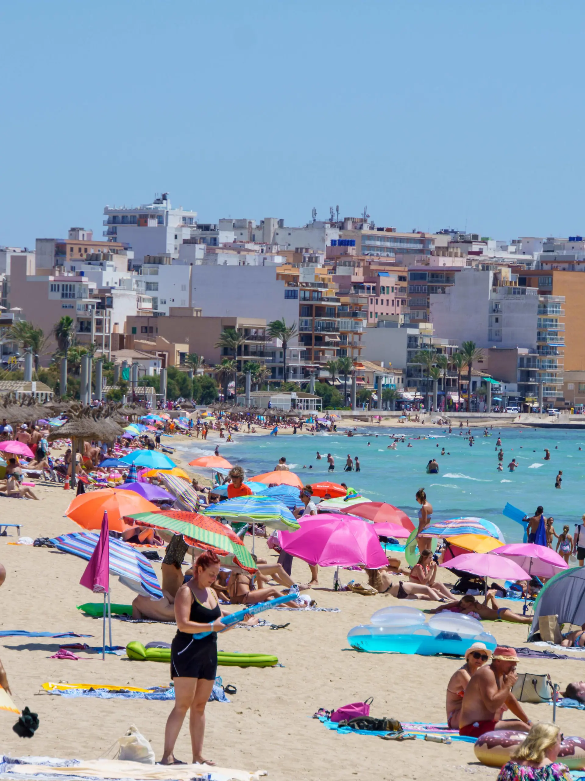  Playa de Palma auf Mallorca im zweiten Jahr der Corona-Pandemie Hochsaison Sommer 2021 -Playa de Palma auf Mallorca im zweiten Jahr der Corona-Pandemie Hochsaison Sommer 2021 -, Mallorca Balearische Inseln Spanien Playa de Palma *** Playa de Palma in Mallorca in the second year of Corona pandemic high season summer 2021 Playa de Palma in Mallorca in the second year of Corona pandemic high season summer 2021 , Mallorca Balearic Islands Spain Playa de Palma