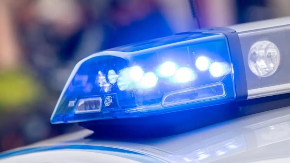 Das Blaulicht einer Polizeistreife