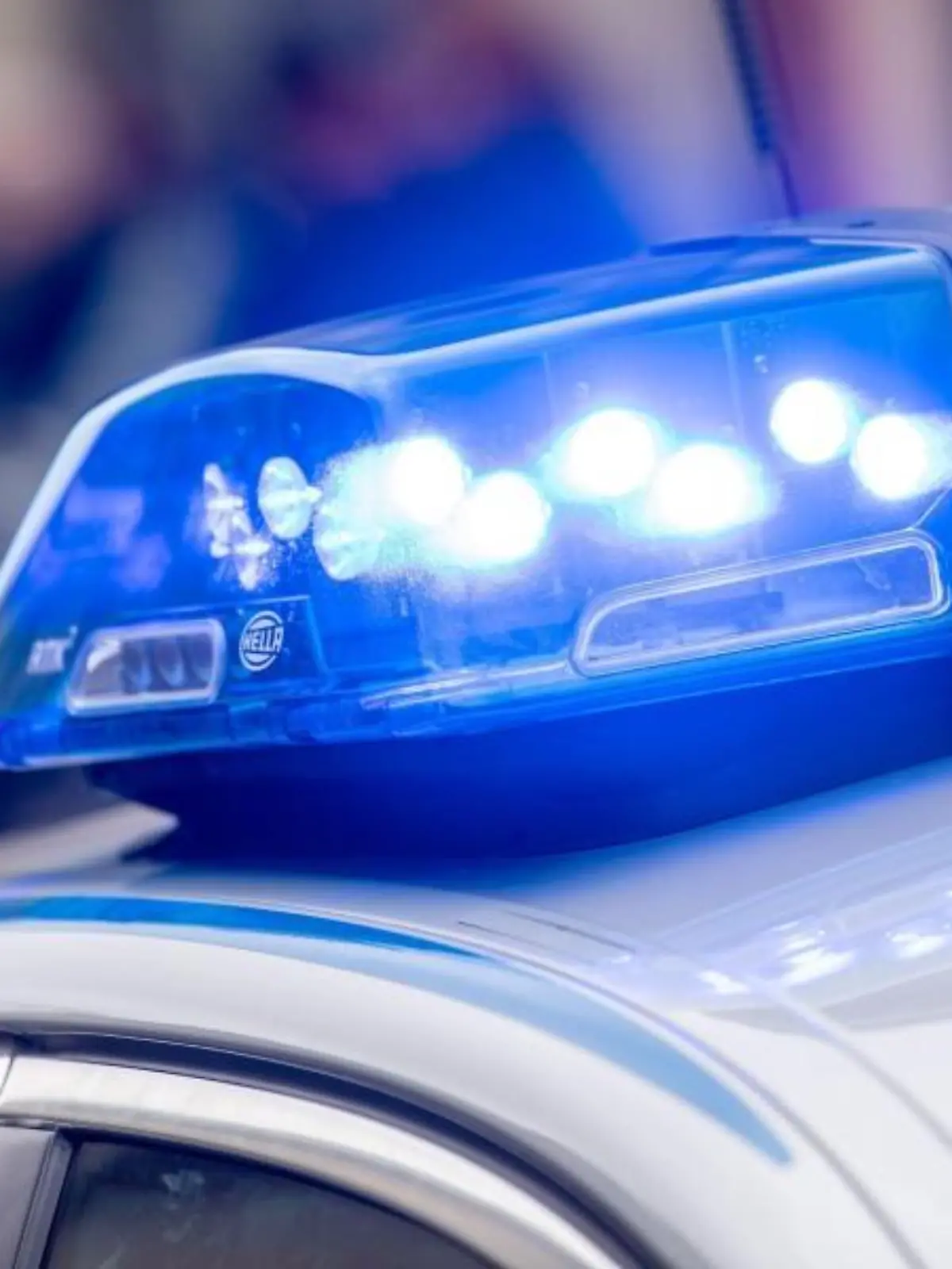 Das Blaulicht einer Polizeistreife