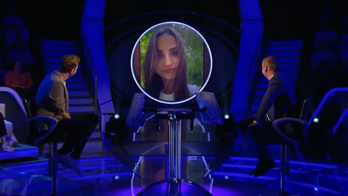 Überraschend bekommt "Wer wird Millionär?"-Promi-Special-Kandidat Bastian Bielendorfer eine Videobotschaft von Ekaterina Leonova, seiner ehemaligen "Let's Dance"-Profi-Partnerin