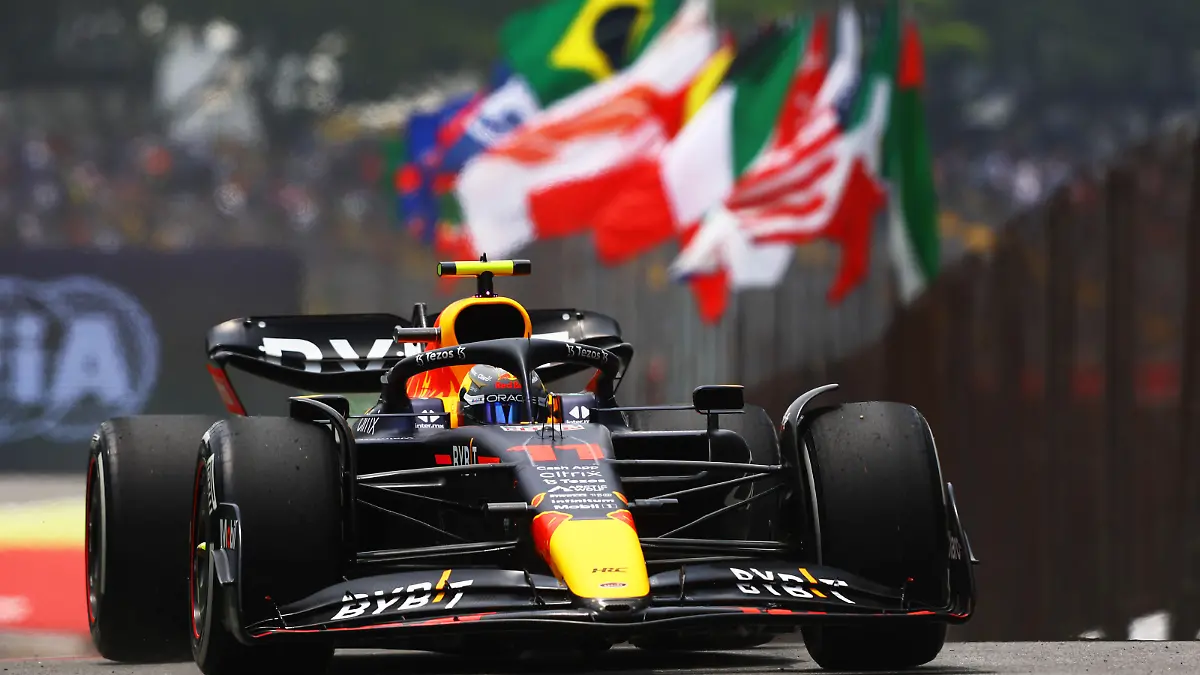 SAO PAULO, BRAZIL - NOVEMBER 11: Sergio Perez of Mexico driving the (11) Oracle Red Bull Racing RB18 in the Pitlane during practice ahead of the F1 Grand Prix of Brazil at Autodromo Jose Carlos Pace on November 11, 2022 in Sao Paulo, Brazil. (Photo by Mark Thompson/Getty Images)