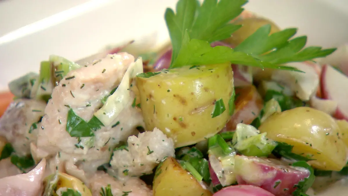 Forelle, Lachs, Kabeljau. Dieser Fisch schmeckt frisch und tiefgekühlt.
