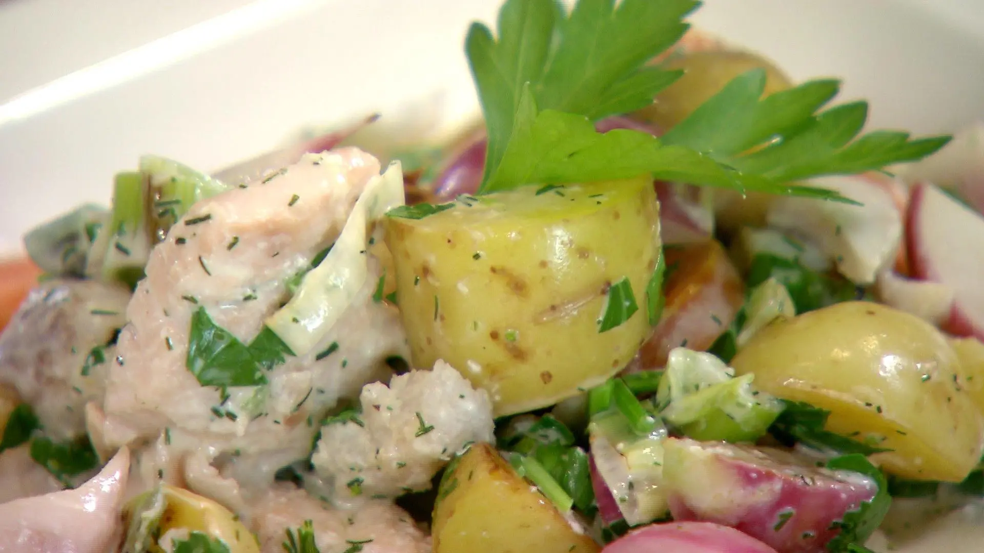 Forelle, Lachs, Kabeljau. Dieser Fisch schmeckt frisch und tiefgekühlt.