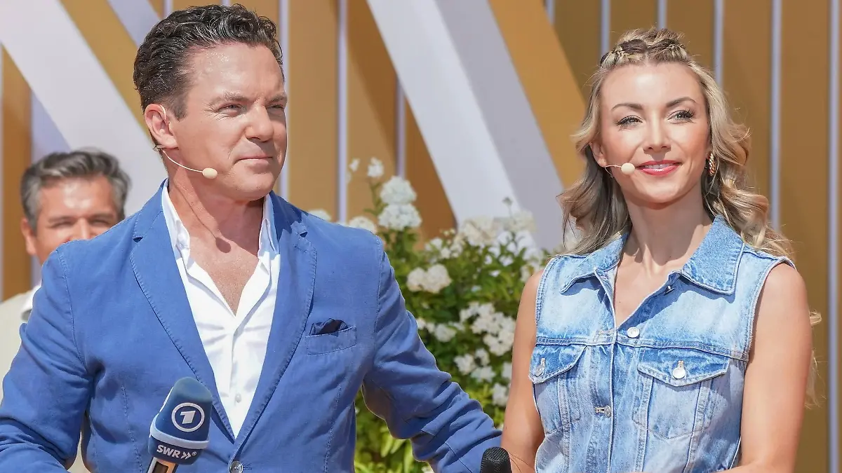 Stefan Mross, Anna Carina Woitschack - Immer wieder sonntags - Staffel 9 Bunter Programmmix aus Schlager und Volksmusik in der IWS Arena Deutschland, Rust, Europapark, 07.08.2022