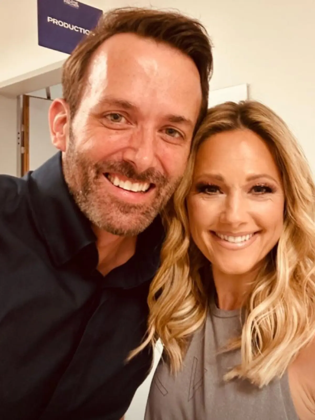 Helene Fischer posiert mit Renè Travnicek.