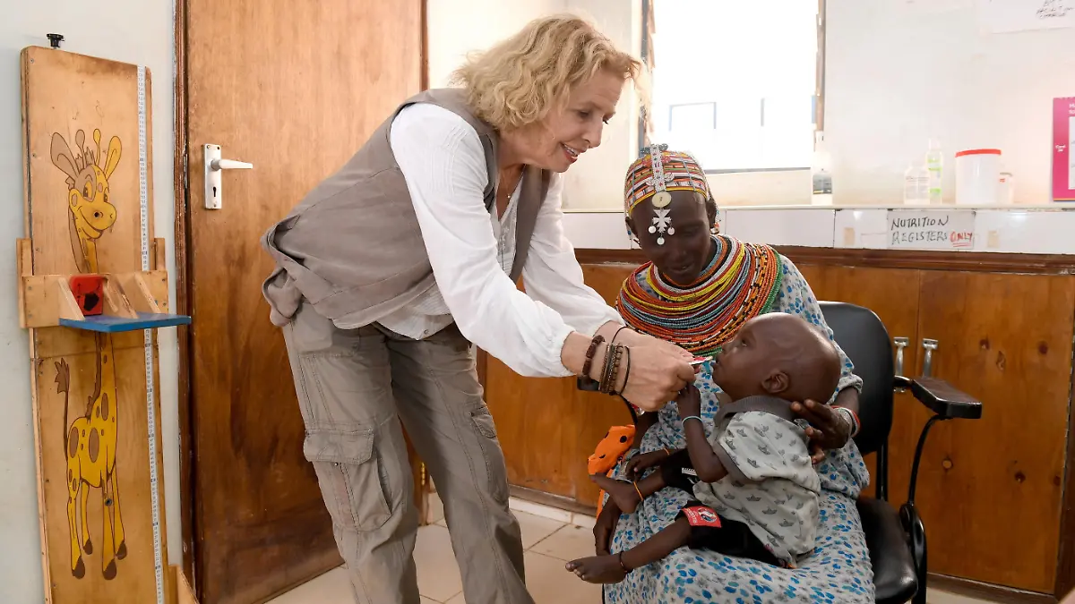 Projektpatin Michaela May in Kenia.
Achtung: Bei Veröffentlichung müssen "RTL-Spendenmarathon", bzw. "Stiftung RTL - Wir helfen Kindern" erwähnt werden!! Die Verwendung des sendungsbezogenen Materials ist nur mit dem Hinweis und Verlinkung auf RTL+ gestattet.