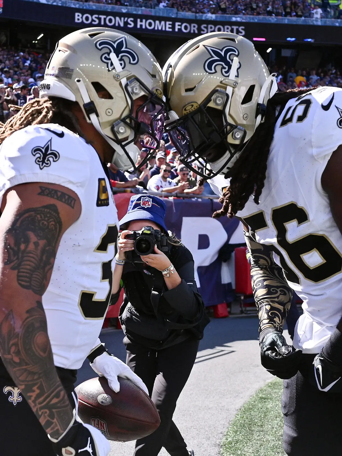NFL, American Football Herren, USA New Orleans Saints at New England Patriots Oct 8, 2023 Foxborough, Massachusetts, USA New Orleans Saints safety Tyrann Mathieu 32 celebrates with linebacker Demario Davis 56 after scoring a touchdown on an interception during the first half of a game against the New England Patriots at Gillette Stadium. Foxborough Gillette Stadium Massachusetts USA, EDITORIAL USE ONLY PUBLICATIONxINxGERxSUIxAUTxONLY Copyright: xBrianxFluhartyx 20231008_brf_fb7_0211