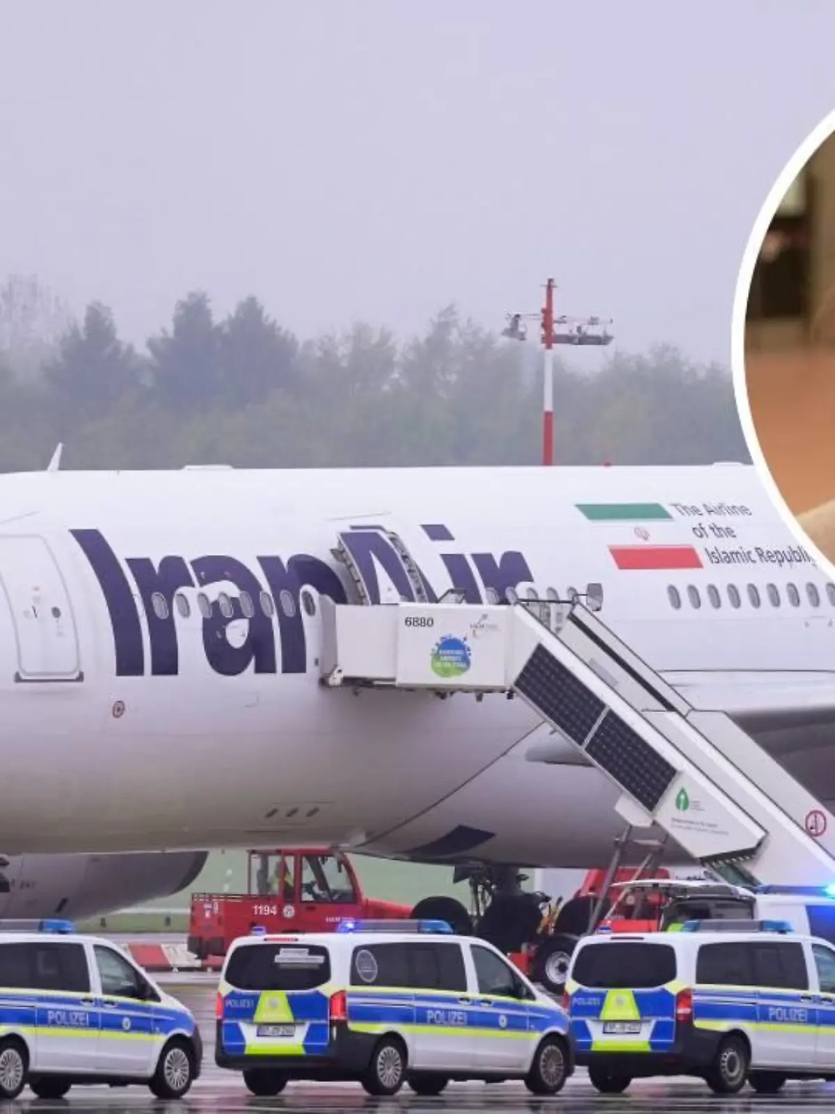 09.10.2023, Hamburg: Einsatzfahrzeuge der Polizei stehen vor einem Flugzeug der Iran Air auf dem Flughafen Hamburg. Der wegen einer Anschlagsdrohung auf eine iranische Maschine aus Teheran eingestellte Flugbetrieb am Airport Hamburg ist wieder angelaufen. Foto: Jonas Walzberg/dpa +++ dpa-Bildfunk +++