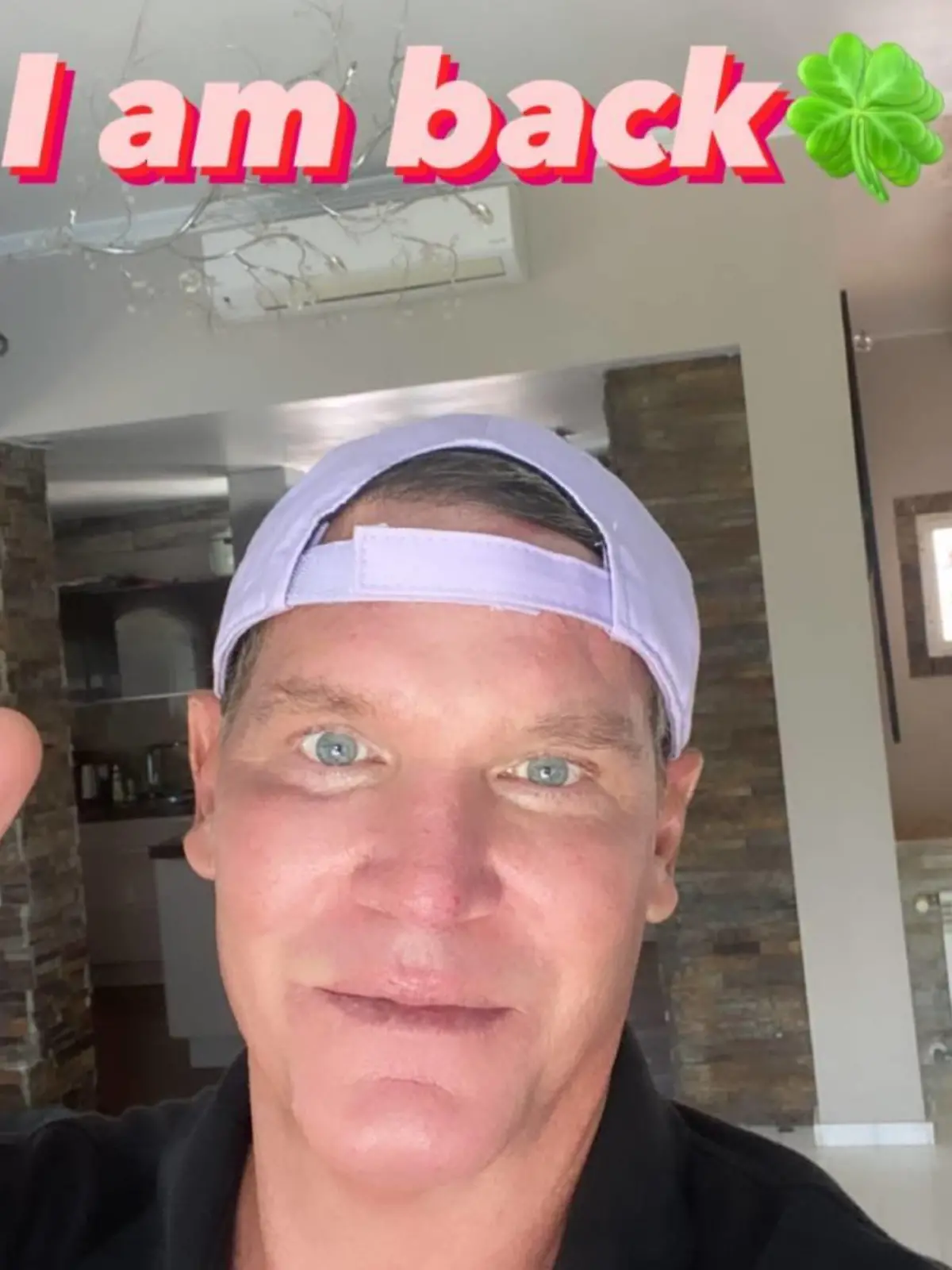 Mit diesem Selfie meldet sich Steff Jerkel bei seinen Fans zurück.