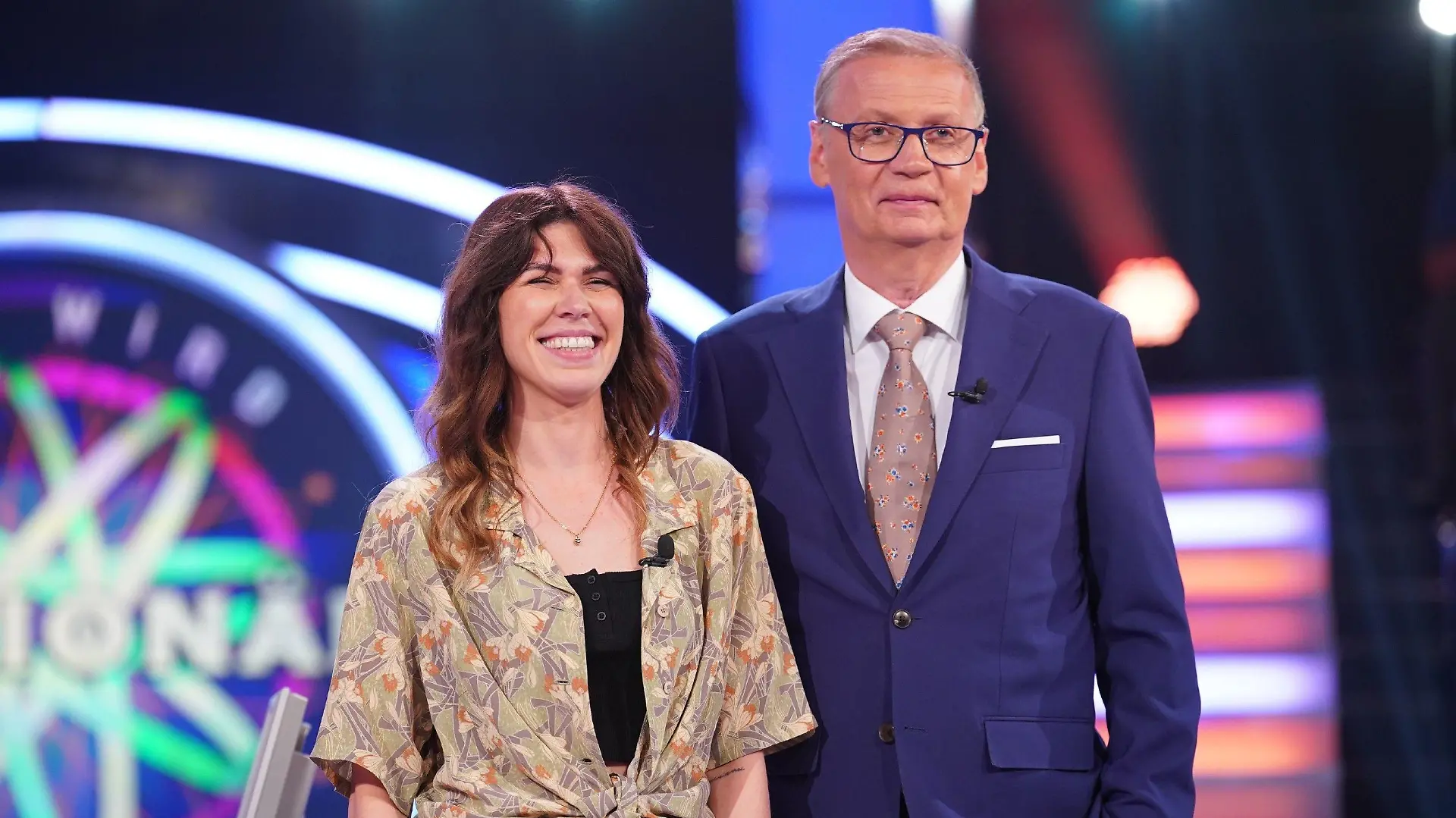 Verena Bernhardt, Moderator Günther Jauch.
Die Verwendung des sendungsbezogenen Materials ist nur mit dem Hinweis und Verlinkung auf RTL+ gestattet.