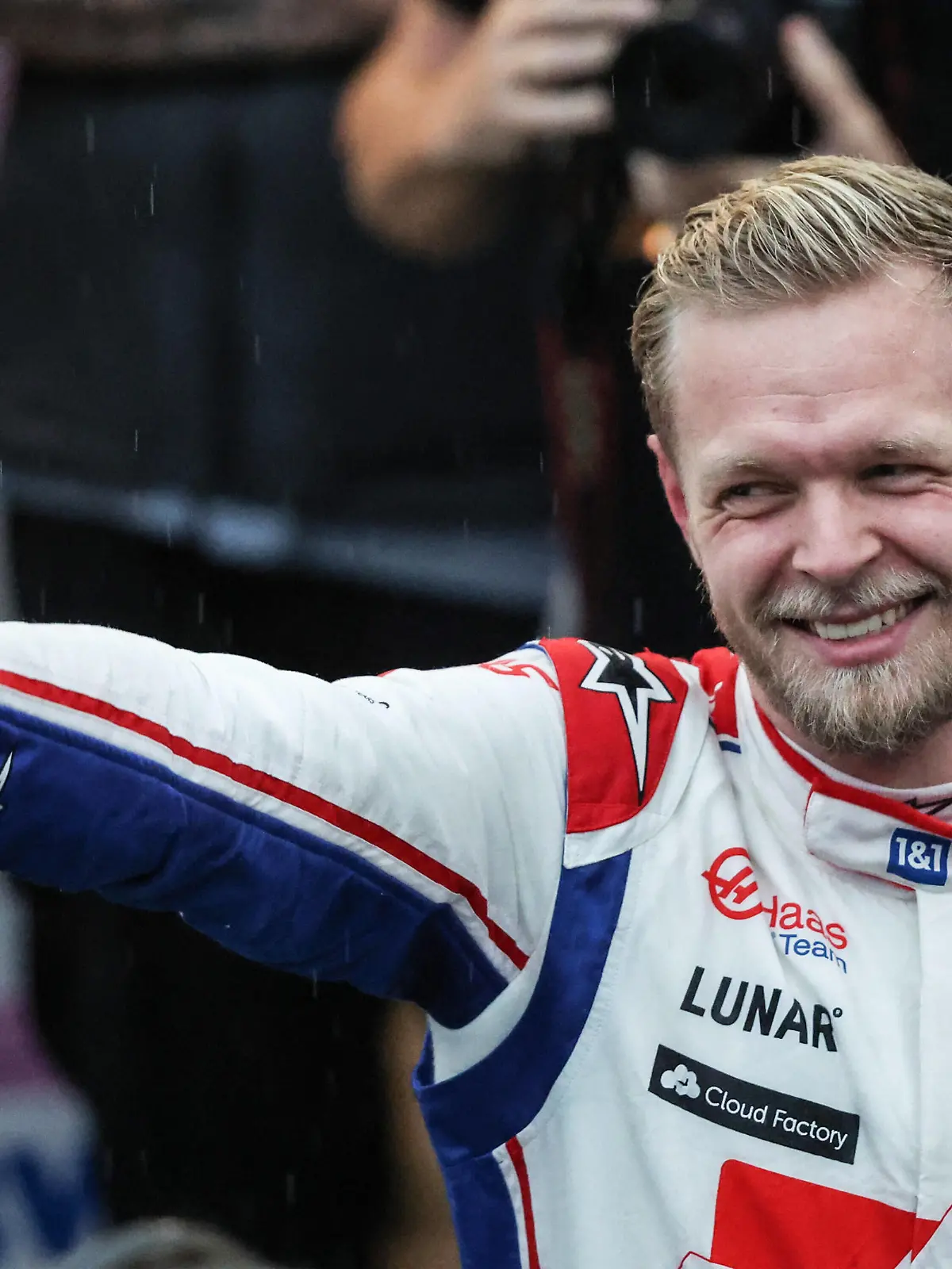 MAGNUSSEN Kevin den, Haas F1 Team VF-22 Ferrari, portrait celebrates his pole position during the Formula 1 Heineken Grande Premio de Sao Paulo 2022, Sao Paulo Grand Prix Grand Prix 2022, 21st round of the 2022 FIA Formula One World Championship, WM, Weltmeisterschaft from November 11 to 13, 2022 on the Interlagos Circuit, in Sao Paulo, Brazil - F1 - SAO PAULO GRAND PRIX 2022 DPPI/Panoramic PUBLICATIONxNOTxINxFRAxITAxBEL GOOD4264 copie 