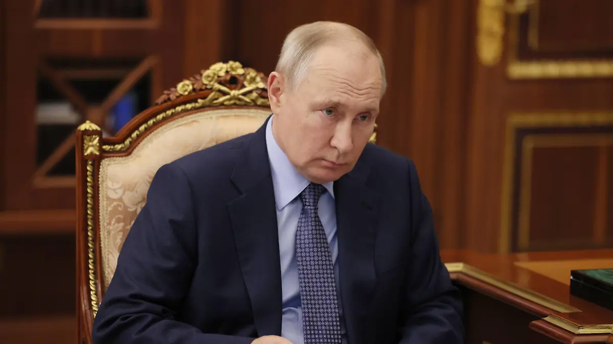 Russia Putin 8532881 09.10.2023 Russian President Vladimir Putin attends a meeting with Russian Culture Minister Olga Lyubimova at the Kremlin in Moscow, Russia. Mikhail Metzel / POOL Moscow Russia PUBLICATIONxINxGERxSUIxAUTxESTxLTUxLATxNORxSWExDENxNEDxPOLxUKxONLY Copyright: xMikhailxMetzelx