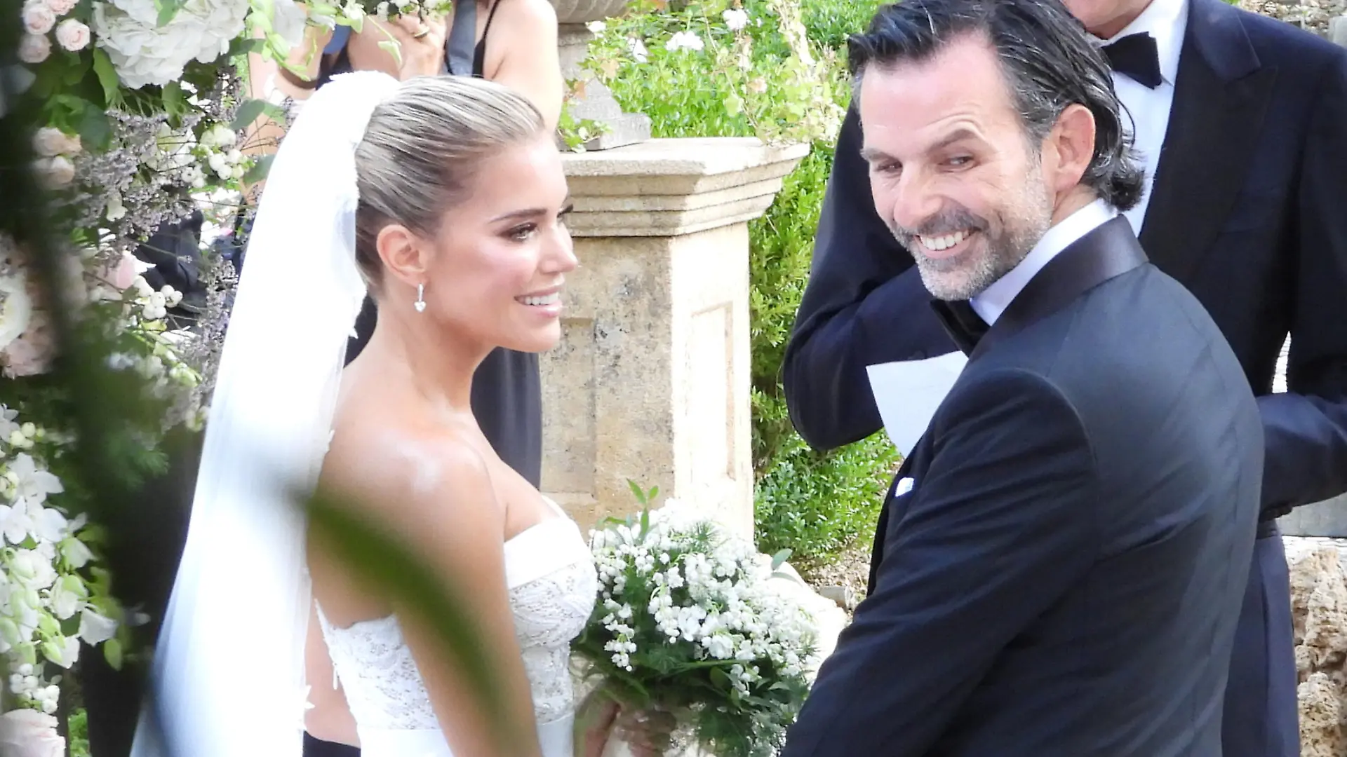 Sylvie Meis and Niclas Castello getting married in the garden of Villa Cora in Florence, Italy.
Pictured: Sylvie Meis,Niclas Castello
Ref: SPL5187915 190920 NON-EXCLUSIVE
Picture by: SplashNews.com
World Rights