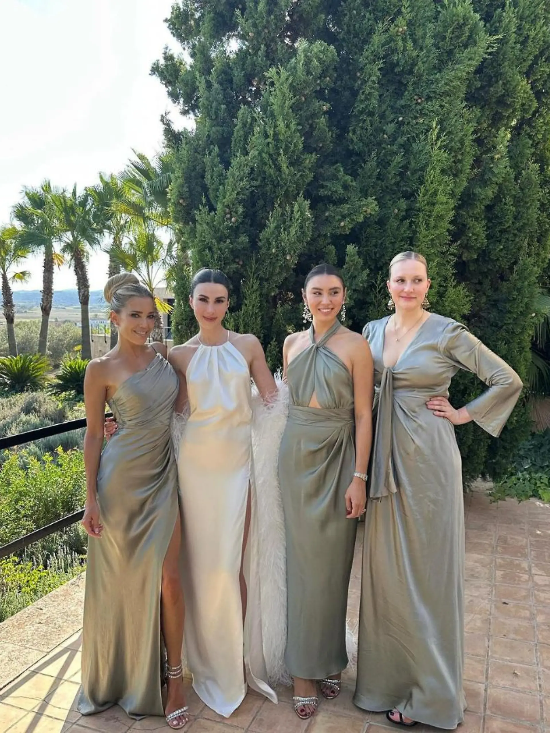 Sylvie Meis als Brautjungfer auf der Hochzeit von Dr. Emi.