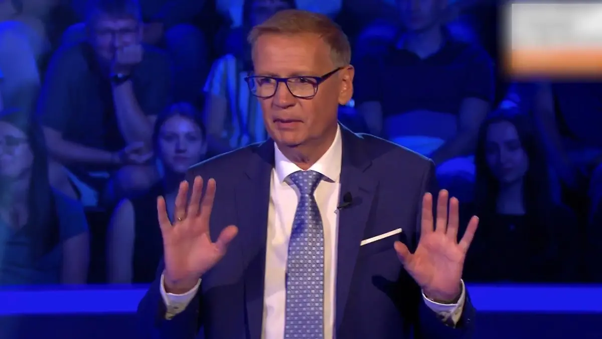 Erste Hilfe? "Wer wird Millionär?"-Moderator Günther Jauch ist sich erst mal gar nicht so sicher, ob er das noch hinkriegt. Aber seine Zweifel sind unbegründet, wie sich schnell herausstellt