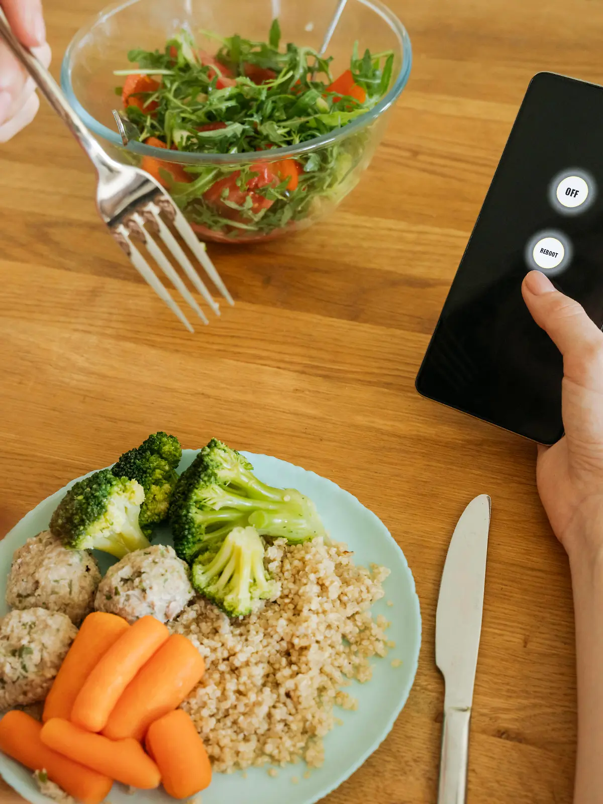 Young woman with food and smart phone sitting at dining table model released, Symbolfoto property released, OSF01773