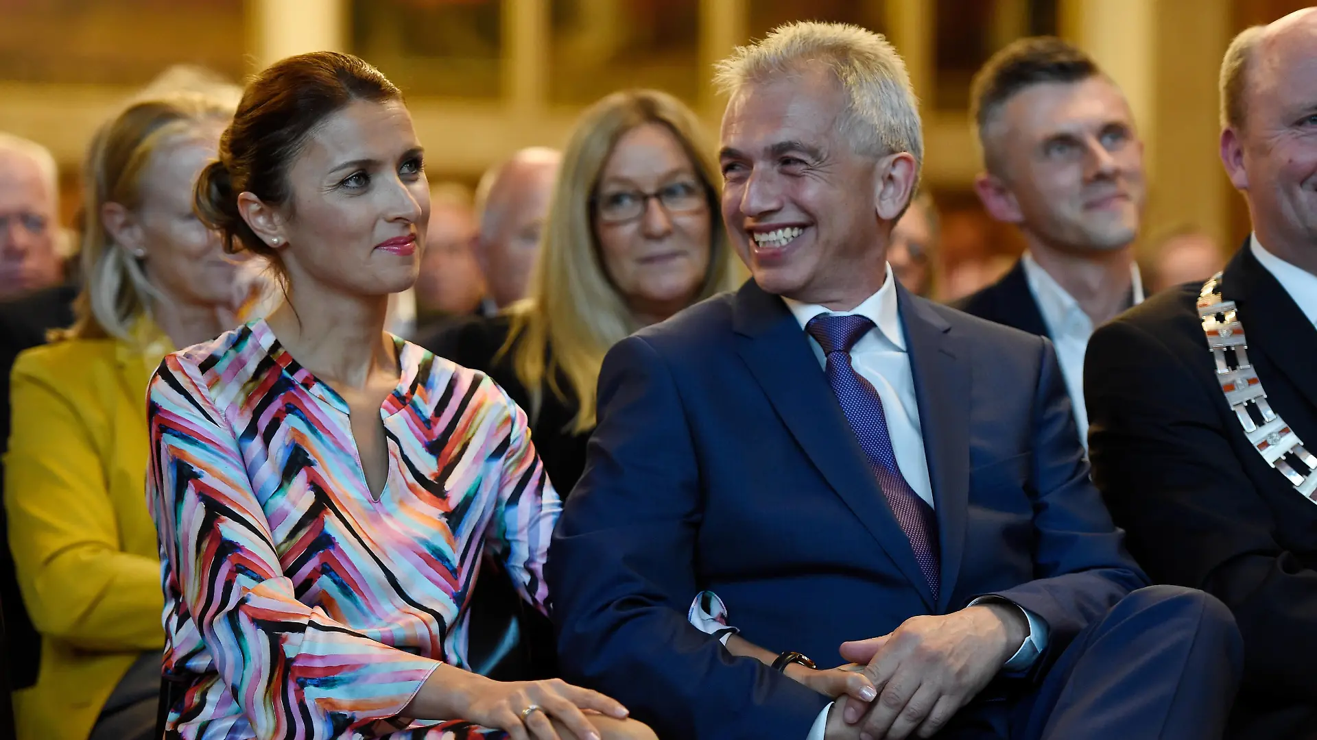 60. Geburtstag von Oberbürgermeister Peter Feldmann 07.10.2018 Frankfurt x1x Rathaus Römer, Feier zum 60. Geburtstag von Oberbürgermeister Peter Feldmann. Im Bild l-r: Ehefrau Zübeyde geb. Temizel und OB Peter Feldmann. Frankfurt Frankfurt Hessen Germany *** 60th birthday of Lord Mayor Peter Feldmann 07 10 2018 Frankfurt x1x City Hall Römer, celebration of the 60th birthday of Lord Mayor Peter Feldmann In the picture l r wife Zübeyde geb Temizel and Lord Mayor Peter Feldmann Frankfurt Frankfurt Hessen Germany 