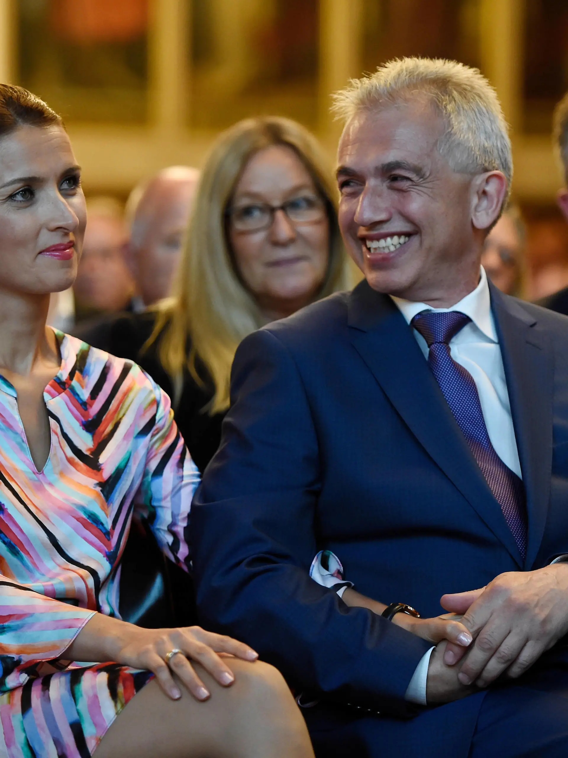 60. Geburtstag von Oberbürgermeister Peter Feldmann 07.10.2018 Frankfurt x1x Rathaus Römer, Feier zum 60. Geburtstag von Oberbürgermeister Peter Feldmann. Im Bild l-r: Ehefrau Zübeyde geb. Temizel und OB Peter Feldmann. Frankfurt Frankfurt Hessen Germany *** 60th birthday of Lord Mayor Peter Feldmann 07 10 2018 Frankfurt x1x City Hall Römer, celebration of the 60th birthday of Lord Mayor Peter Feldmann In the picture l r wife Zübeyde geb Temizel and Lord Mayor Peter Feldmann Frankfurt Frankfurt Hessen Germany 