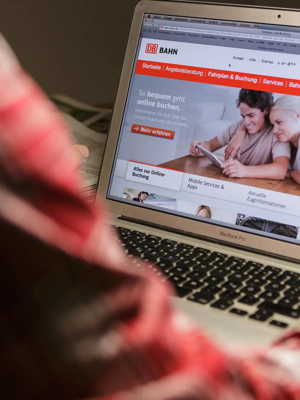 Bildnummer: 60567887  Datum: 05.10.2013  Copyright: imago/Rüdiger Wölk
 Fahrkartenkauf im Internet - Reisebuchung - Homepage der Deutschen Bahn, Auskunft und Tickets - online Buchung Gesellschaft Internet xcb x0x 2013 quer Bahn Bildschirm Computer Computer display Computer monitor Computerbildschirm Computermonitor DB DEU Deutsche Bahn Deutsche Bundesbahn Deutschland Eisenbahn Eisenbahngesellschaft Europe GER Germany Internet Reise Schiene Verkehr computerscreen reisen screenshot traffic travel 

 60567887 Date 05 10 2013 Copyright Imago Rüdiger Wölk The ticket purchase in Internet Travel booking Homepage the German Railway Information and Tickets Online Booking Society Internet  x0x 2013 horizontal Railway Screen Computer Computer Display Computer Monitor Computer screen Computer monitor DB DEU German Railway German Federal Railways Germany Railway Railway company Europe ger Germany Internet travel Rail Traffic Computer screen Travel Screenshot Traffic Travel  