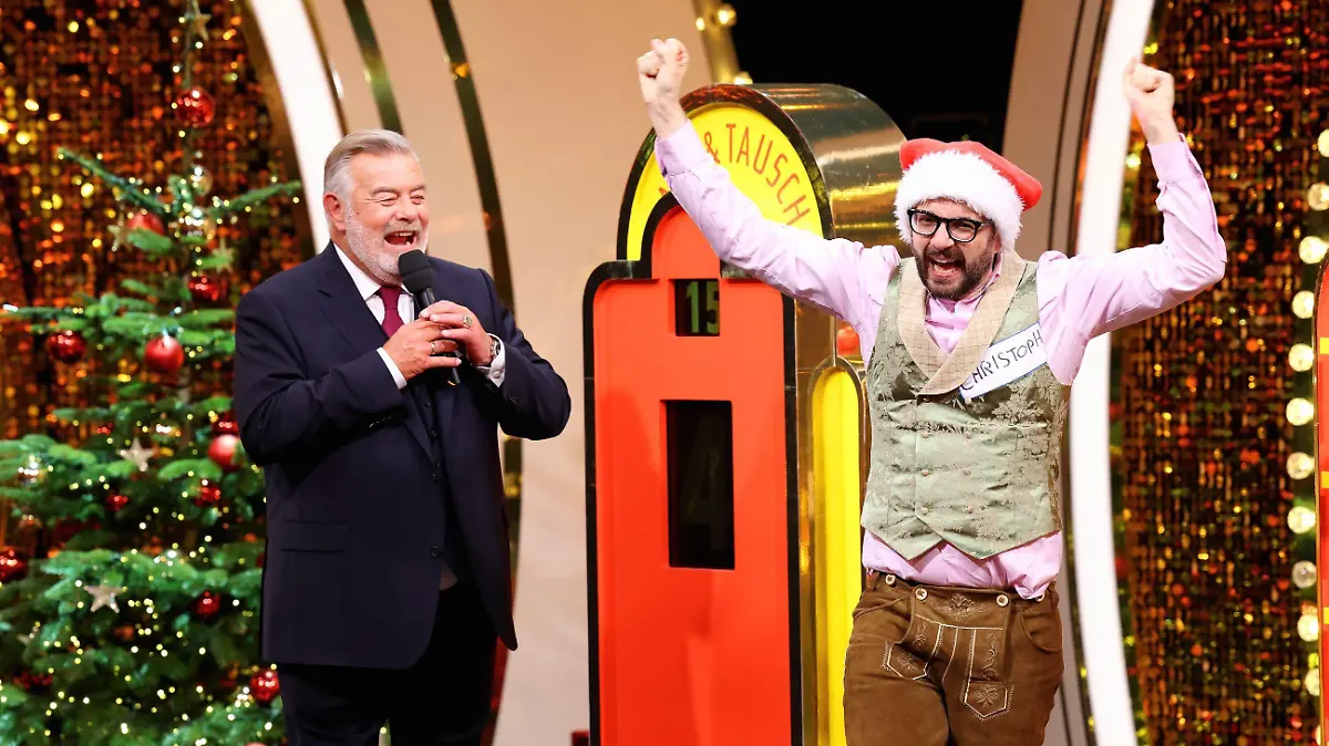 Moderator Harry Wijnvoord und Kandidat Christoph (r.)

+++ Die Verwendung des sendungsbezogenen Materials ist nur mit dem Hinweis und Verlinkung auf RTL+ gestattet. +++