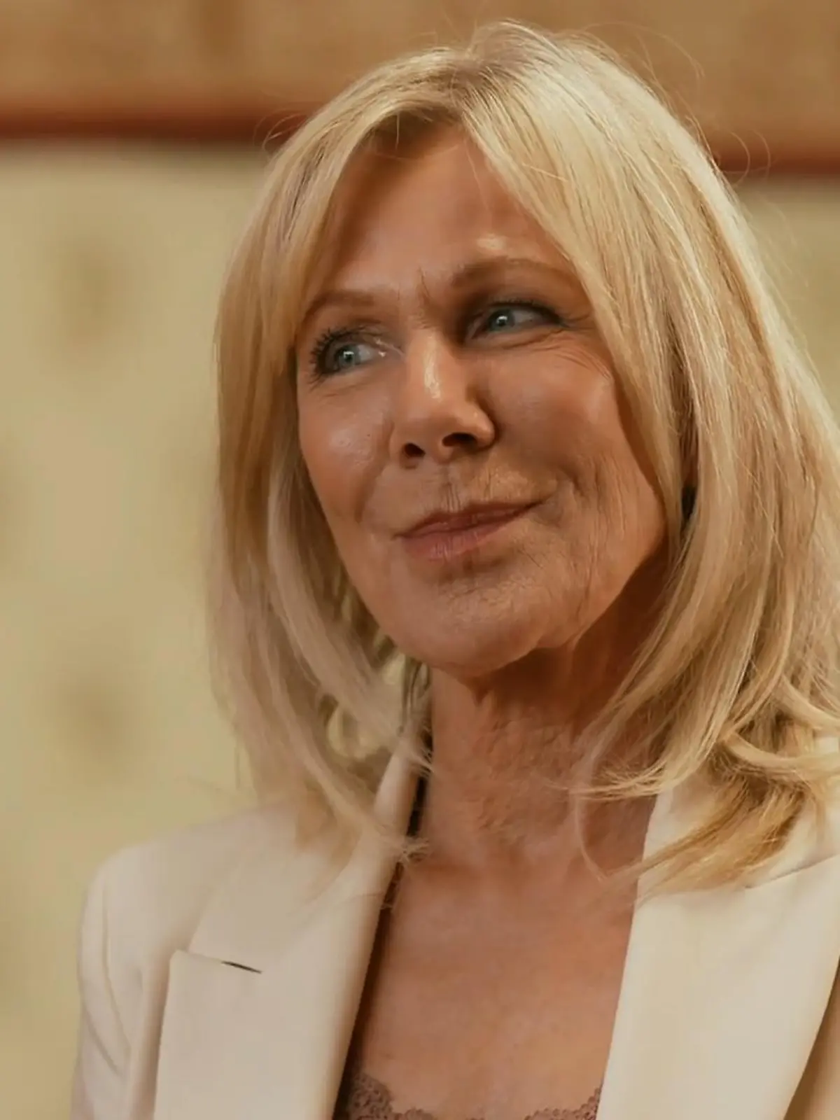 Ulrike von der Groeben erhält ein unmoralisches Angebot.