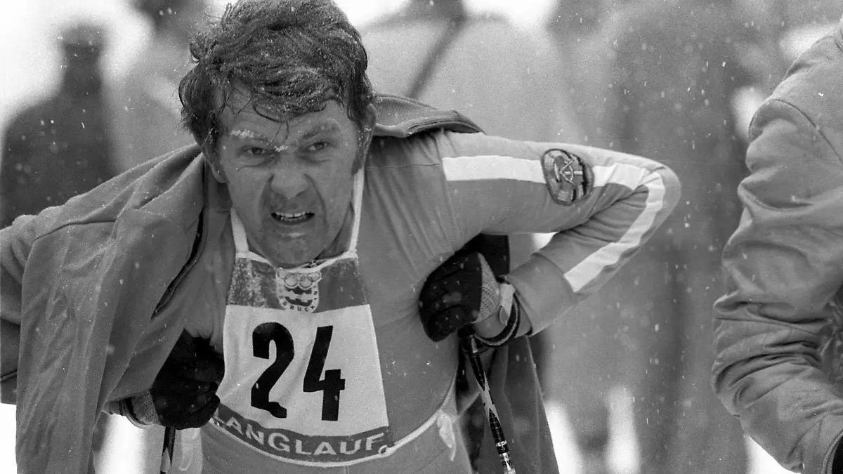Bildnummer: 00830737  Datum: 14.02.1976  Copyright: imago/Karl-Heinz Stana
Gerhard Grimmer (DDR) erschöpft im Ziel; quer, close, Skilanglauf, Langlauf, Schnee, Schneefall, schneien, Flocken, Schneeflocken Olympische Winterspiele 1976, Olympia, Olympiade, Spiele, Ski nordisch, Skisport, Vneg, Vsw Innsbruck Erschöpfung,  Nordischer Skilauf OS Winter Herren Einzel Österreich Einzelbild pessimistisch Randmotiv Personen