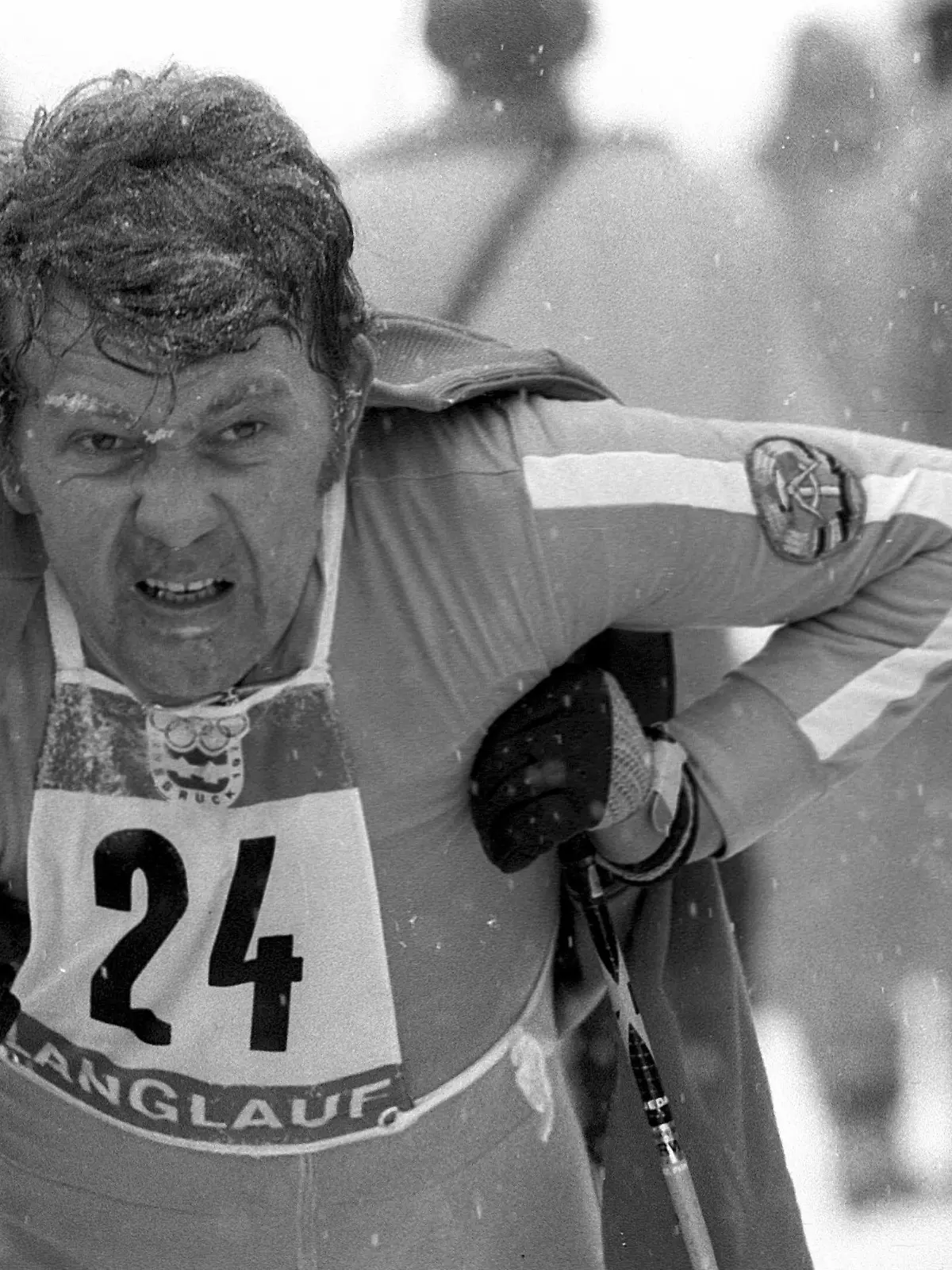 Bildnummer: 00830737  Datum: 14.02.1976  Copyright: imago/Karl-Heinz Stana
Gerhard Grimmer (DDR) erschöpft im Ziel; quer, close, Skilanglauf, Langlauf, Schnee, Schneefall, schneien, Flocken, Schneeflocken Olympische Winterspiele 1976, Olympia, Olympiade, Spiele, Ski nordisch, Skisport, Vneg, Vsw Innsbruck Erschöpfung,  Nordischer Skilauf OS Winter Herren Einzel Österreich Einzelbild pessimistisch Randmotiv Personen
