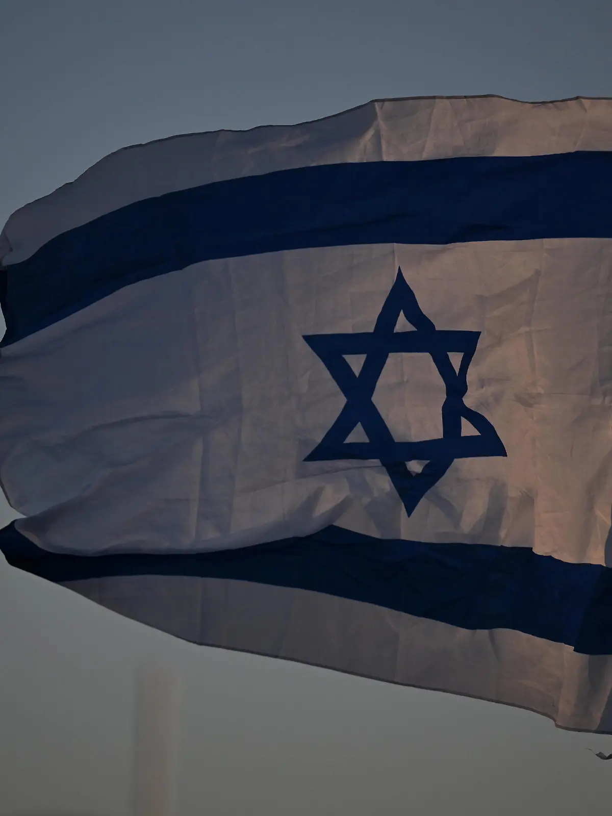 ISRAEL VICTIMS VIGIL SYDNEY, An Israeli flag seen during a vigil for Israeli victims of Hamas at Rodney Reserve in in Sydney, Wednesday, October 11, 2023.  ACHTUNG: NUR REDAKTIONELLE NUTZUNG, KEINE ARCHIVIERUNG UND KEINE BUCHNUTZUNG SYDNEY NEW SOUTH WALES AUSTRALIA PUBLICATIONxNOTxINxAUSxNZLxPNGxFIJxVANxSOLxTGA Copyright: xDEANxLEWINSx 20231011001851082365