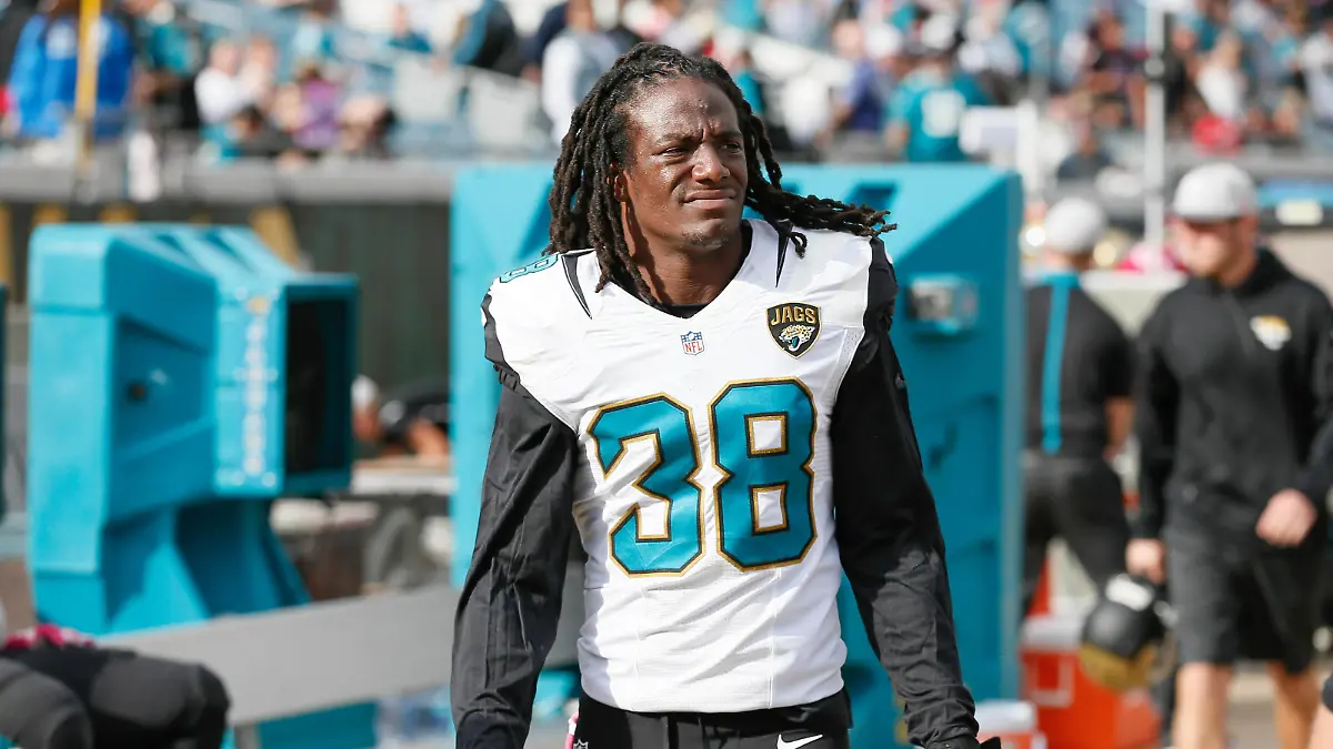NFL, American Football Herren, USA Houston Texans at Jacksonville Jaguars Oct 18, 2015 Jacksonville, FL, USA Jacksonville Jaguars free safety Sergio Brown 38 on the sidelines during the second half of a football game against the Houston Texans at EverBank Field. Jacksonville FL USA, EDITORIAL USE ONLY PUBLICATIONxINxGERxSUIxAUTxONLY Copyright: xReinholdxMatayx 8911521