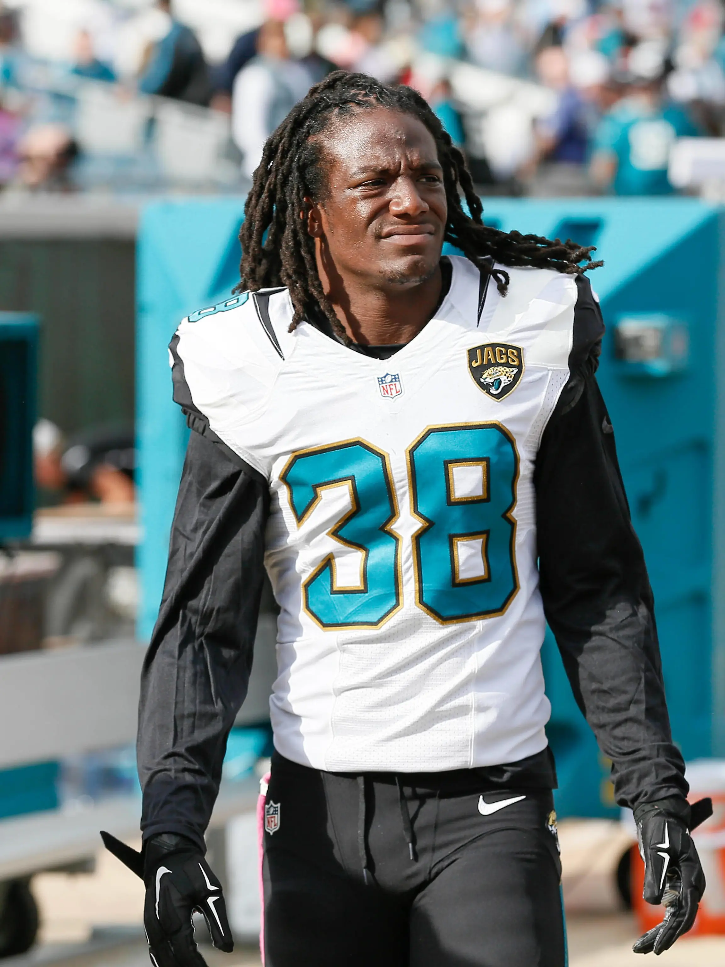 NFL, American Football Herren, USA Houston Texans at Jacksonville Jaguars Oct 18, 2015 Jacksonville, FL, USA Jacksonville Jaguars free safety Sergio Brown 38 on the sidelines during the second half of a football game against the Houston Texans at EverBank Field. Jacksonville FL USA, EDITORIAL USE ONLY PUBLICATIONxINxGERxSUIxAUTxONLY Copyright: xReinholdxMatayx 8911521
