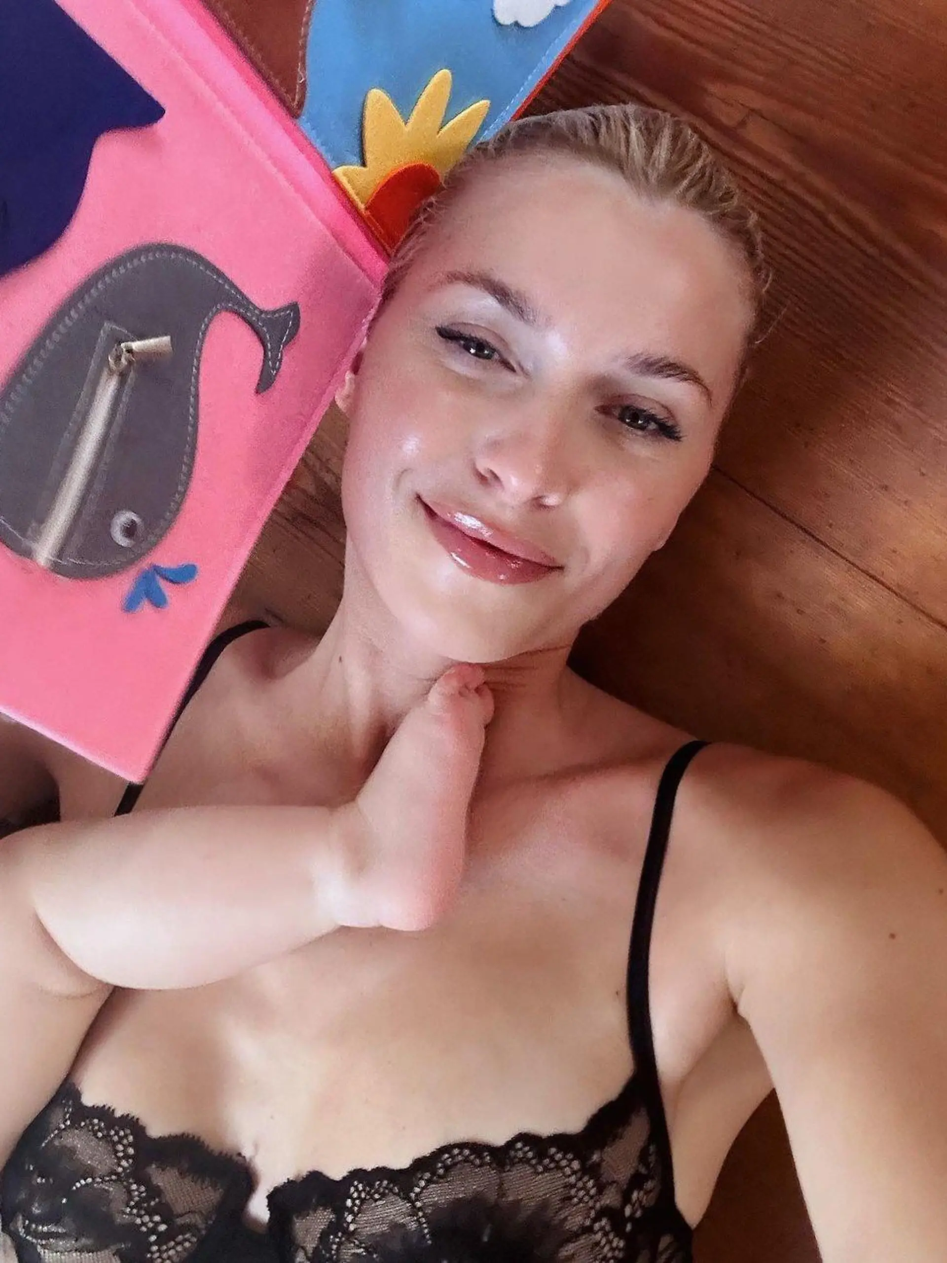 Lena Gercke schmust mit Tochter Lia.