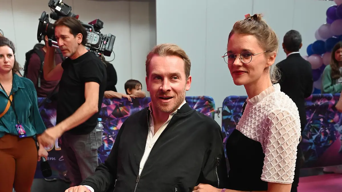 Samuel Koch mit Ehefrau Sarah Elena Timpe kommt zur Premiere vom Animaltion Film Trolls 3 - Gemeinsam stark der am 19.10.2023 in die Kinos kommt.