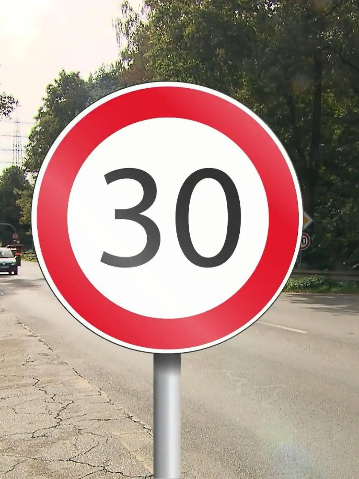 Dank RTL kommt die schockierende Wahrheit ans Licht: Diese 30er-Zone ist komplett illegal und die Stadt scheint das überhaupt nicht zu kümmern. Wie die Stadt auf die Recherchen reagiert, sehen Sie hier im Video.