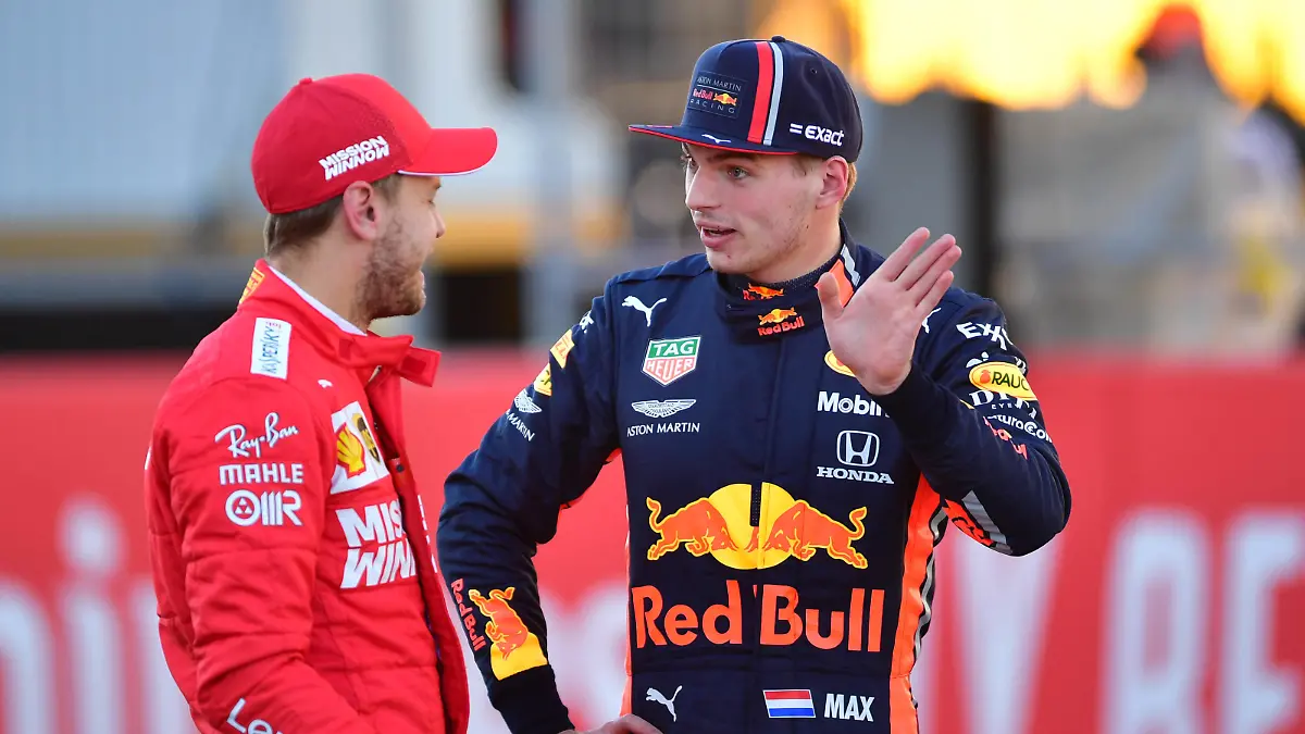 2019 United States GP AUSTIN, TEXAS - NOVEMBER 02: Sebastian Vettel, Ferrari, and Max Verstappen, Red Bull Racing, talk on the grid after Qualifying during the 2019 Formula One United States Grand Prix at Circuit of the Americas, on November 02, 2019 in Austin, Texas, USA. Photo by Simon Galloway / Sutton Images Images PUBLICATIONxINxGERxSUIxAUTxHUNxONLY SG29513
