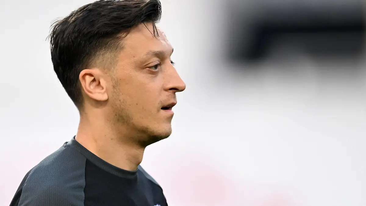 ANTWERP - Mesut Ozil of Istanbul Basaksehir during the UEFA Conference League play-off match between Royal Antwerp FC and Istanbul Basaksehir at Bosuil stadium on August 25, 2022 in Antwerp, Belgium. ANP Dutch Height UEFA Europa Conference League - Play-off, 2nd leg 2022/2023 xVIxANPxSportx/xGerritxvanxKeulenxIVx *** ANTWERP Mesut Ozil of Istanbul Basaksehir during the UEFA Conference League playoff match between Royal Antwerp FC and Istanbul Basaksehir at Bosuil stadium on August 25, 2022 in Antwerp, Belgium ANP Dutch Height UEFA Europa Conference League Playoff, 2nd leg 2022 2023 xVIxANPxSportx xGerritxvanxKeulenxIVxx 453567509 originalFilename: 453567509.jpg 