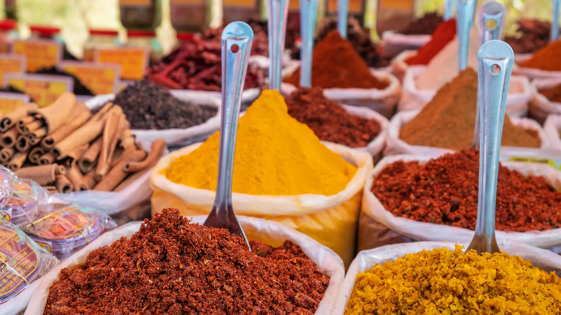 Gewürzstand auf dem Anjuna Markt auf Goa/Indien.