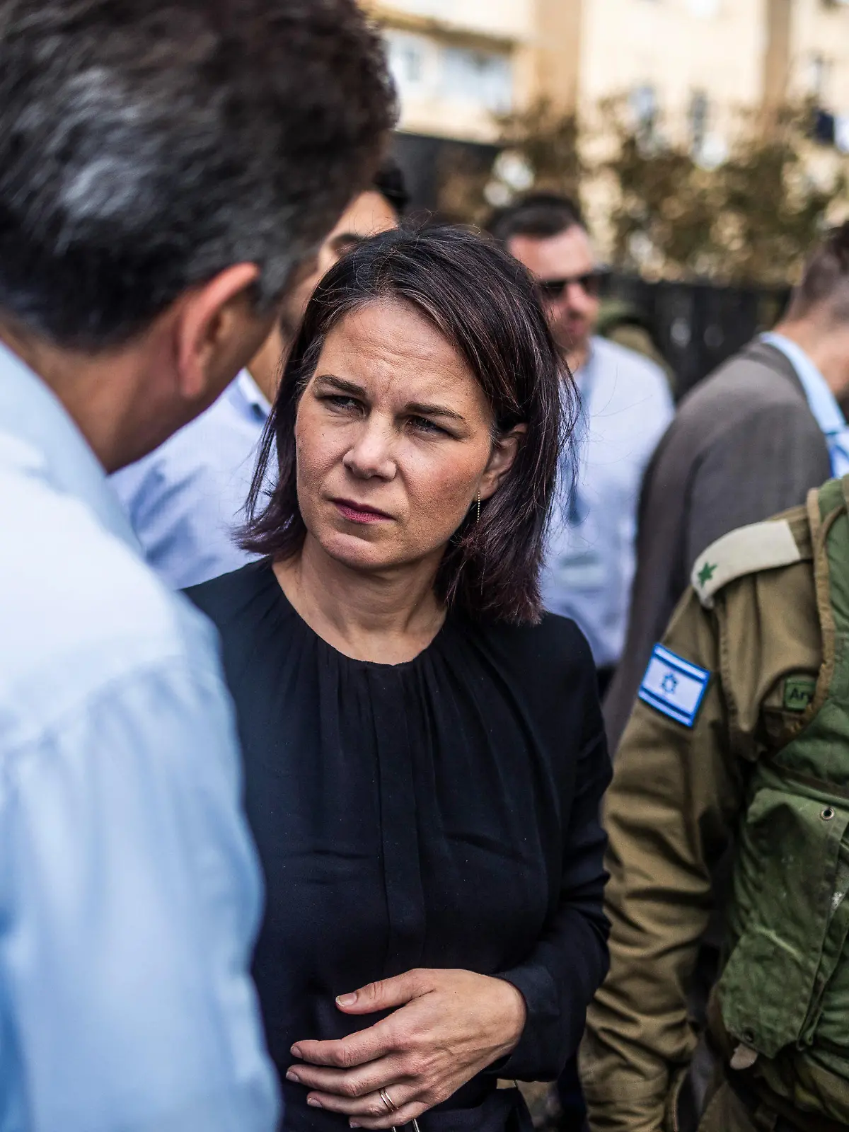 13.10.2023, Israel, Netivot: Eli Cohen (l-r), Außenminister von Israel, und Annalena Baerbock (Bündnis 90/Die Grünen), Außenministerin von Deutschland, sprechen mit Journalisten. Außenministerin Annalena Baerbock hat Israel und seiner Bevölkerung nach dem blutigen Angriff der islamistischen Hamas die deutsche Solidarität versichert. Foto: Ilia Yefimovich/dpa +++ dpa-Bildfunk +++