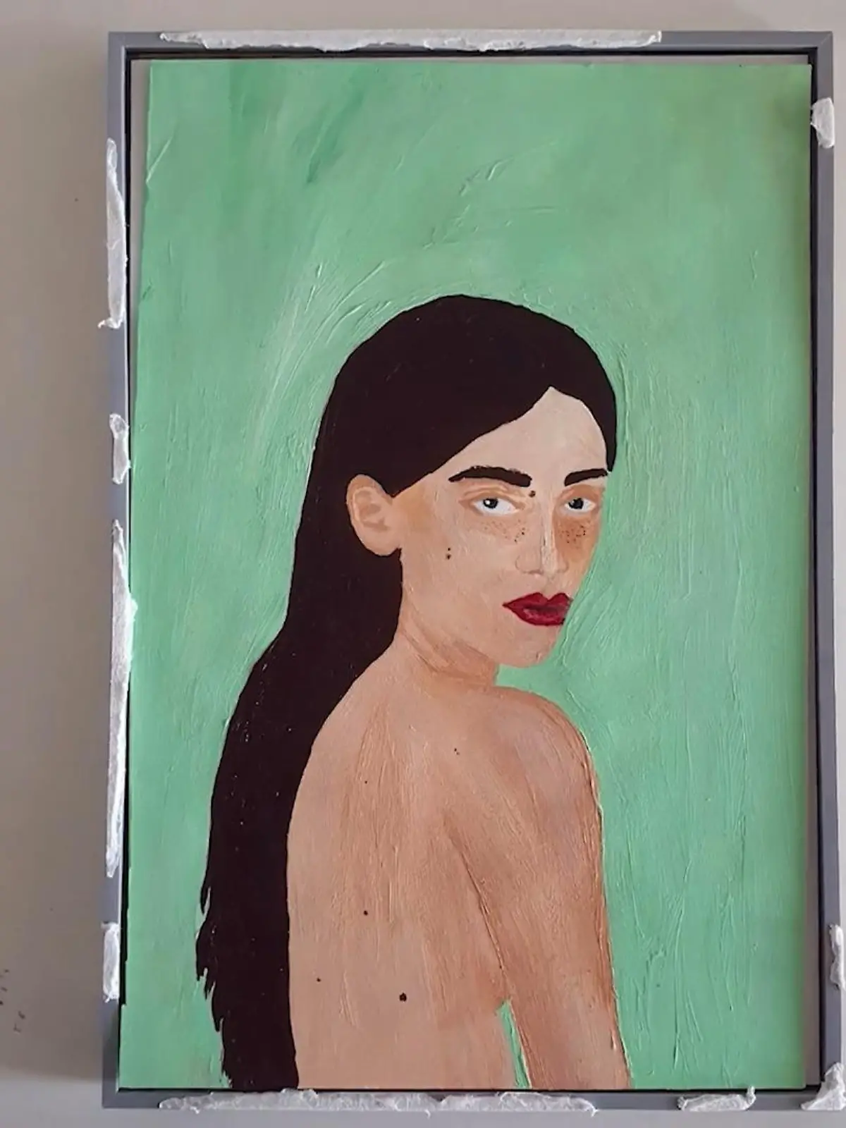 Beim Abbau einer Ausstellung haben Mitarbeiter ganz plötzlich ein Werk entdeckt, das dort eigentlich gar nicht hingehört. Wer dahinter steckt, und ob der Person eine Strafe droht, sehen Sie hier oben im Video.