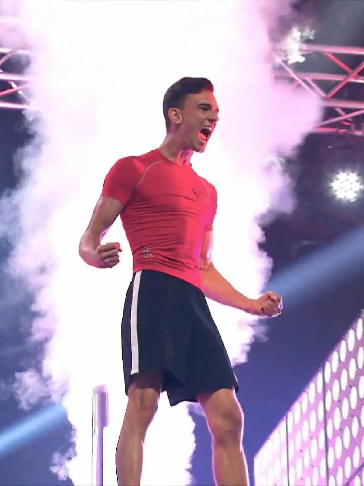 Bild zu: "Dennis Leiber buzzert bei „Ninja Warrior Germany“"