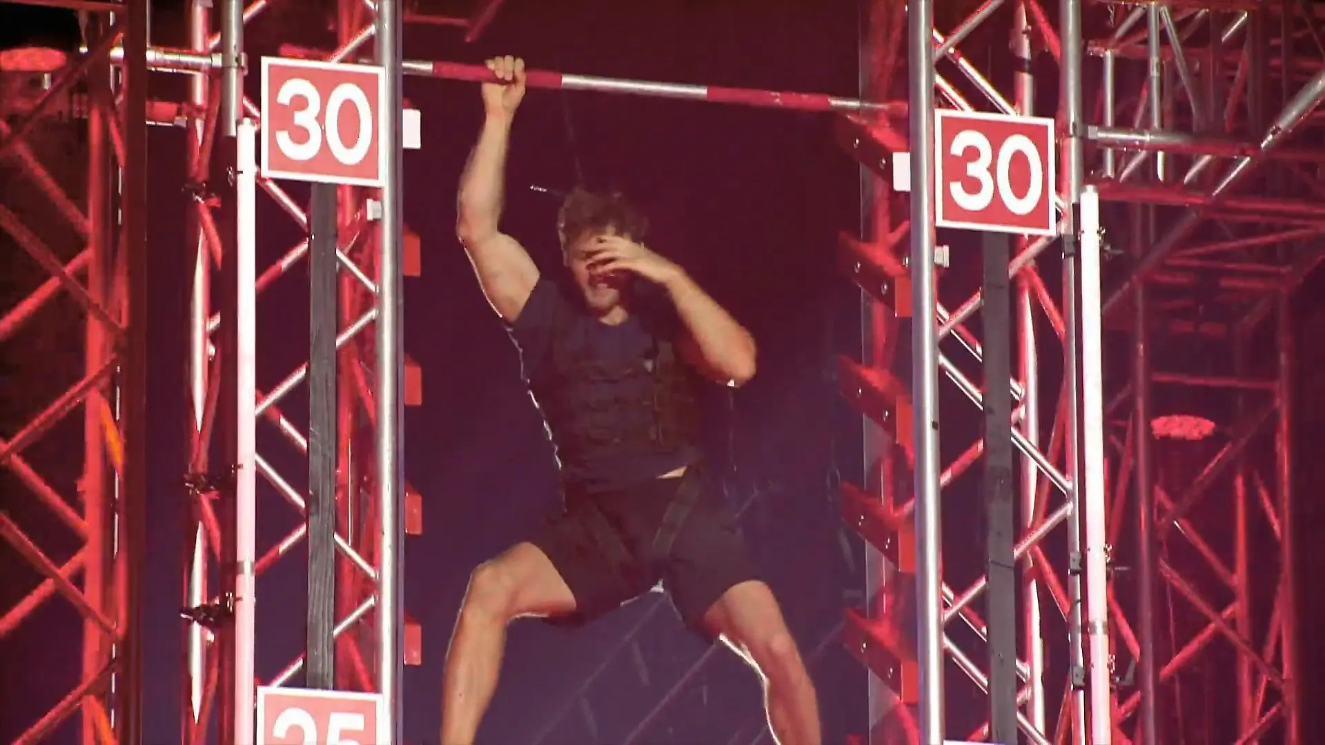Parcours-Legende Sladi Djulabic vergisst zu buzzern! Schock bei „Ninja Warrior Germany“