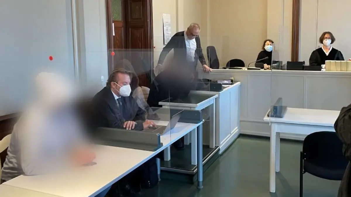 16-Jährige stirbt nach Ecstasy-Konsum - Zwei Männer vor Gericht