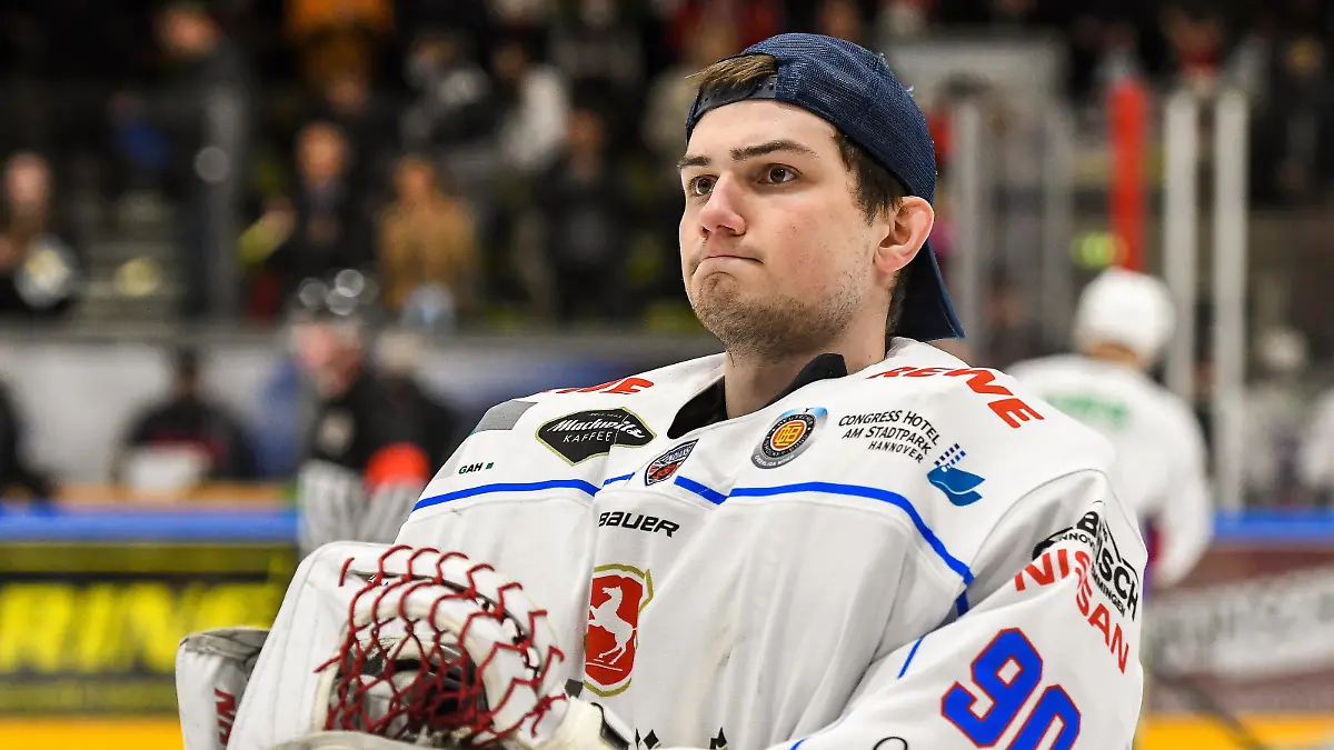 GER, Oberliga, Playoffs, ECDC Memmingen Indians vs EC Hannover Indians / 12.04.2022, Eissporthalle am Huehnerberg, Memmingen, GER, Oberliga, Playoffs, ECDC Memmingen Indians vs EC Hannover Indians, im Bild Jan Dalgic Hannover, 90 *** GER, Oberliga, Playoffs, ECDC Memmingen Indians vs EC Hannover Indians 12 04 2022, Eissporthalle am Huehnerberg, Memmingen, GER, Oberliga, Playoffs, ECDC Memmingen Indians vs EC Hannover Indians, in picture Jan Dalgic Hannover, 90 nordphotoxGmbHx/xHafner nph00200