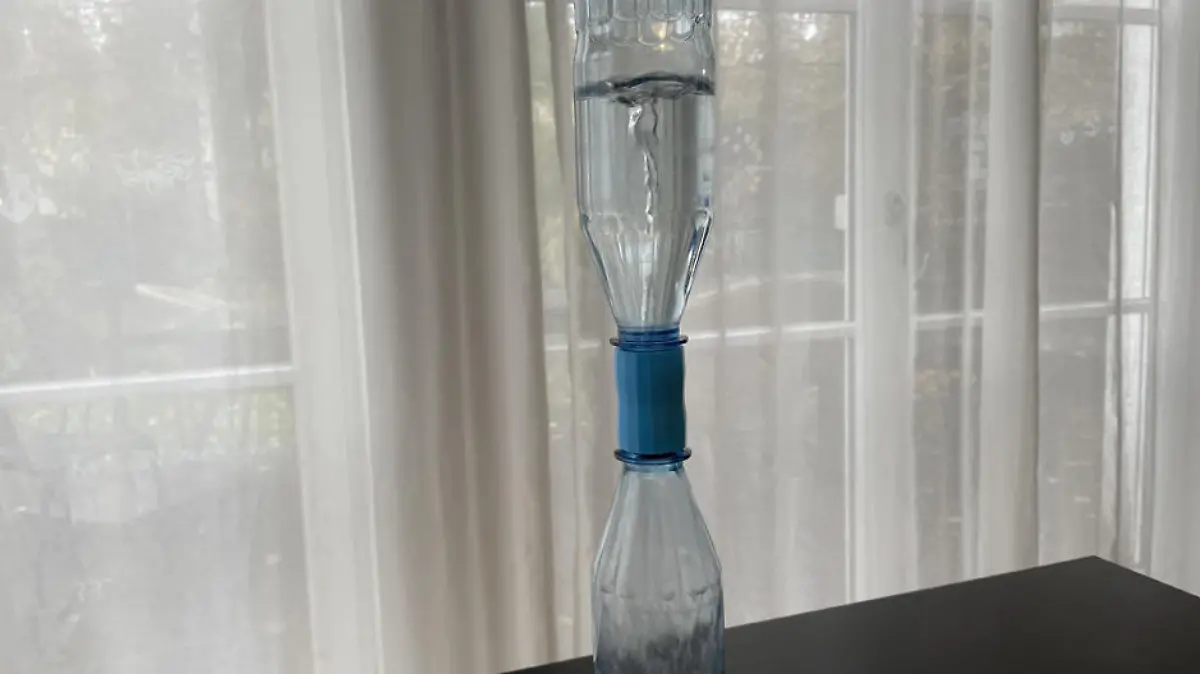 Tornado in der Wasserflasche im Kosmos Adventskalender