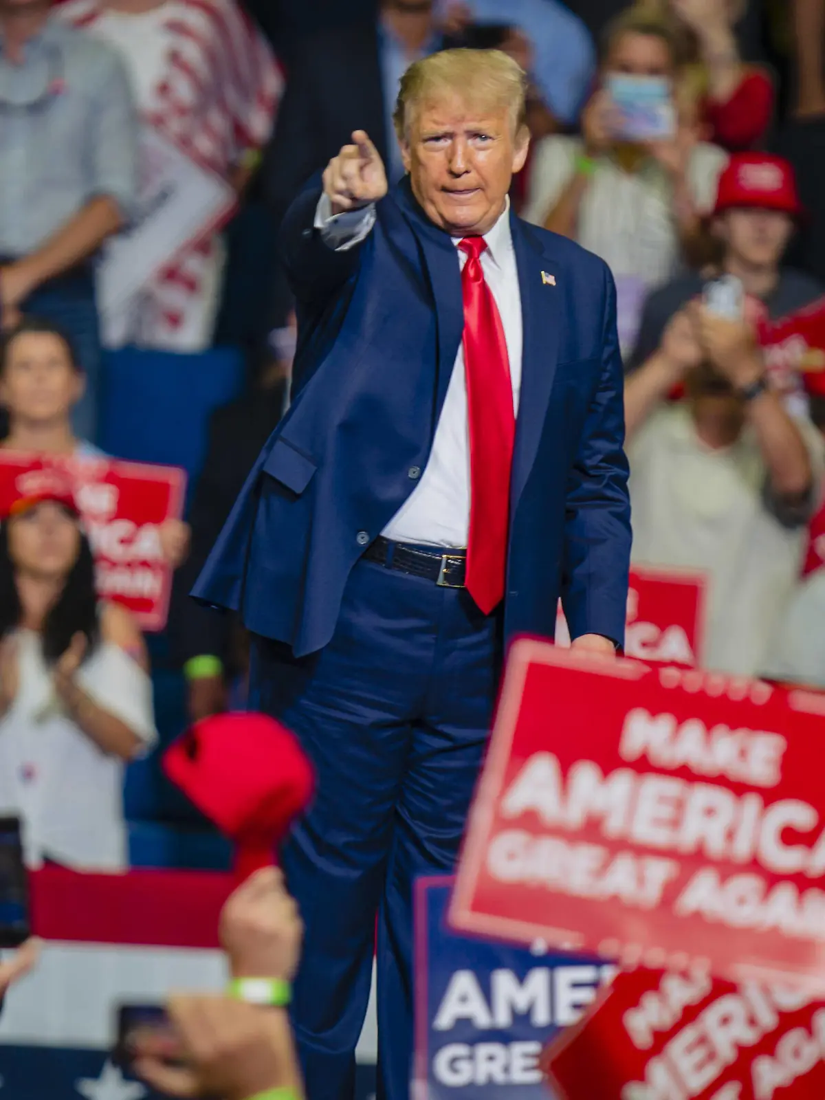  Bilder des Jahres 2020, News 06 Juni News Themen der Woche KW25 News Bilder des Tages USA, Wahlkampfauftritt von Donald Trump in Tulsa President Donald Trump speaks at a campaign rally at the Bank of Oklahoma Center in Tulsa, Oklahoma on Saturday, June 20, 2020. President Donald Trump s campaign rally in Tulsa comes as coronavirus cases are on the rise in many states across the country. PUBLICATIONxINxGERxSUIxAUTxHUNxONLY OKH20200620199 KYLExRIVAS