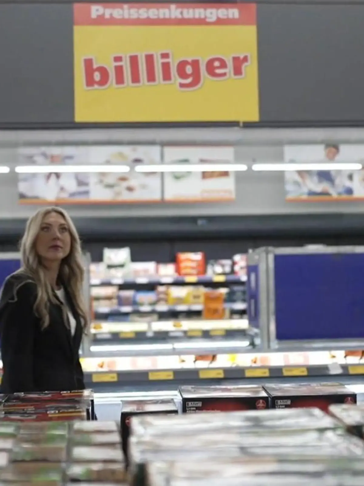 Welcher Artikel wird wo aus welchem Grund platziert? Wir haben einen Blick hinter die Discounter-Kulissen gewagt. Und: Ein Verkaufspsychologe hat Tipps und Tricks der Supermärkte direkt vor laufender Kamera enttarnt!