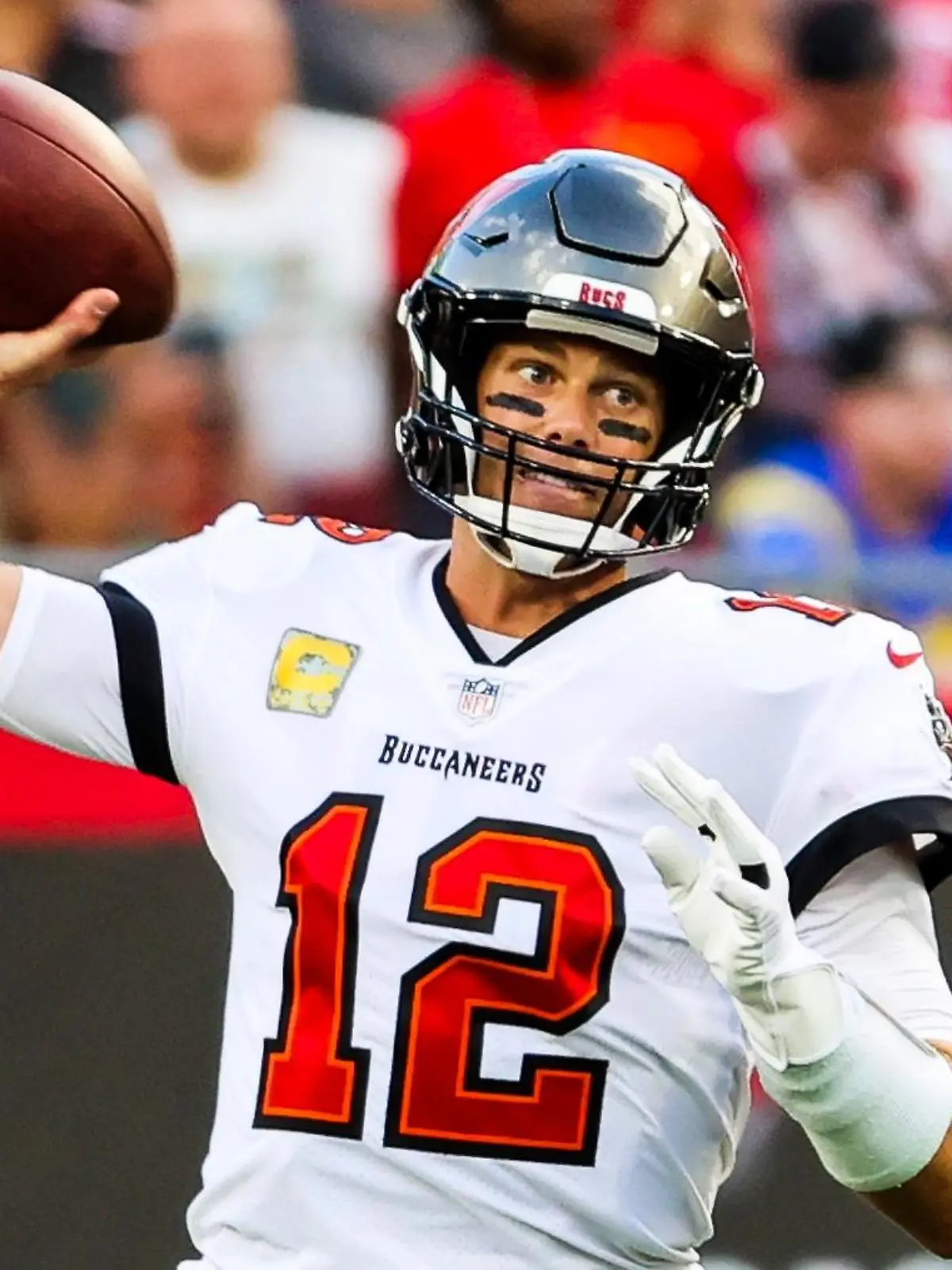 November 6, 2022: Bucs quarterback Tom Brady (12)] drops back to pass against the Rams during the first half Sunday at Raymond James Stadium. Brady is the first NFL player to pass for 100,000 career yards. (Credit Image: © Dirk Shadd/Tampa Bay Times via ZUMA Press Wire) / action press