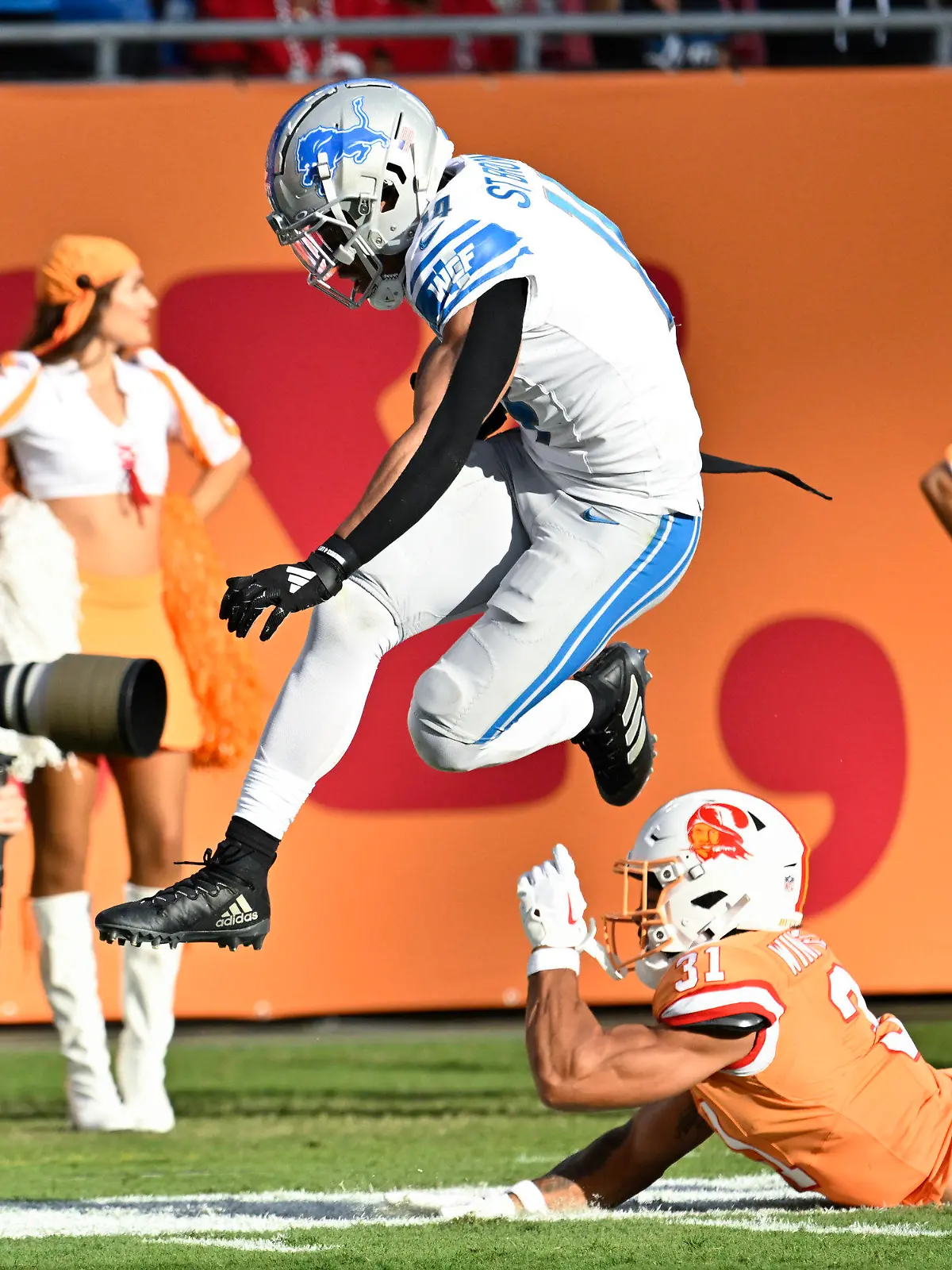 Detroit Lions wide receiver Amon-Ra St. Brown (14) avoids the tackle of Tampa Bay Buccaneers safety Antoine Winfield Jr. (31) on a 27-yard touchdown reception during the first half of an NFL football game Sunday, Oct. 15, 2023, in Tampa, Fla. (AP Photo/Jason Behnken)